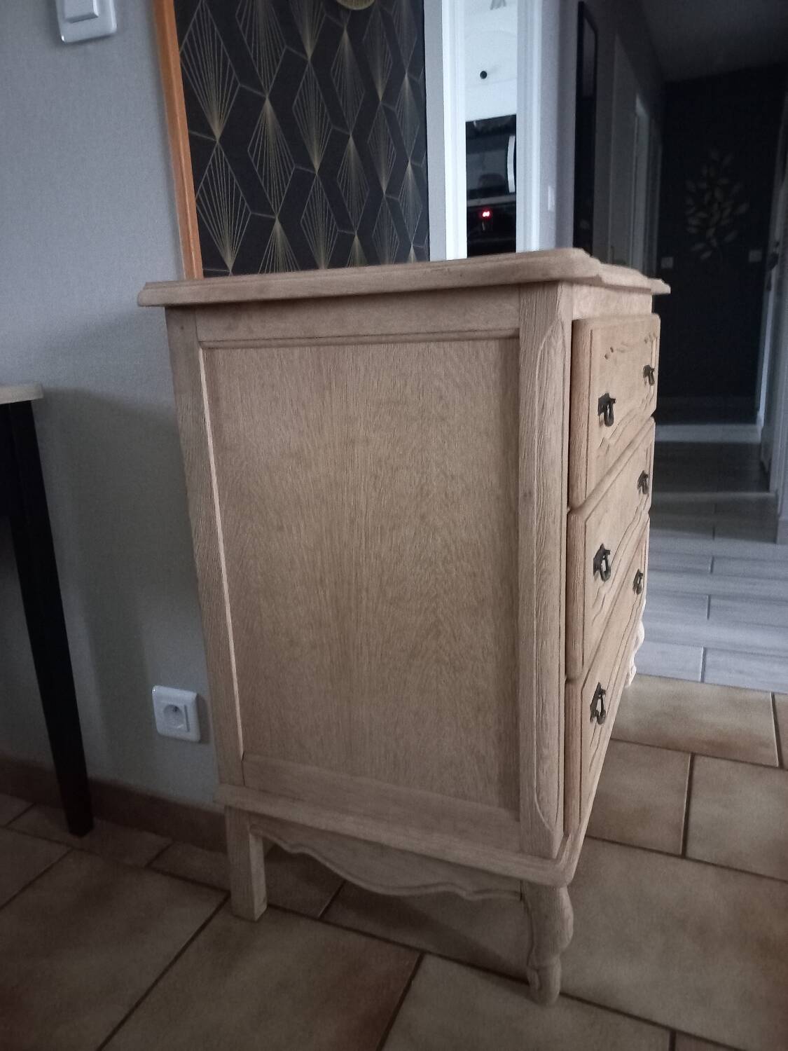 Sandblasted chest of drawers