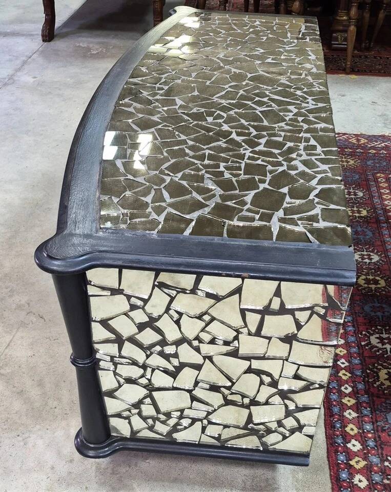 Commode époque Art Déco en bois laqué et mosaique de miroirs