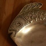 Empty-pocket brass fish