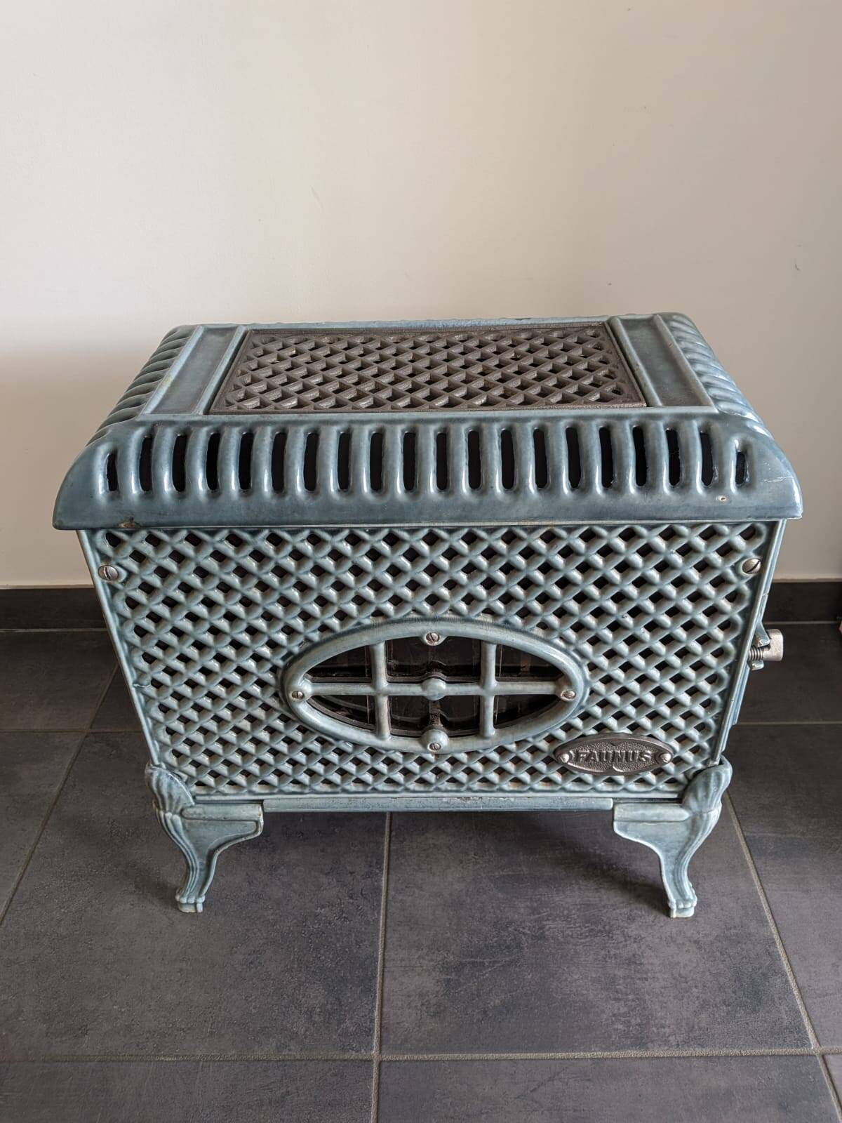 Antique enamelled cast iron stove "Faunus" – renovated