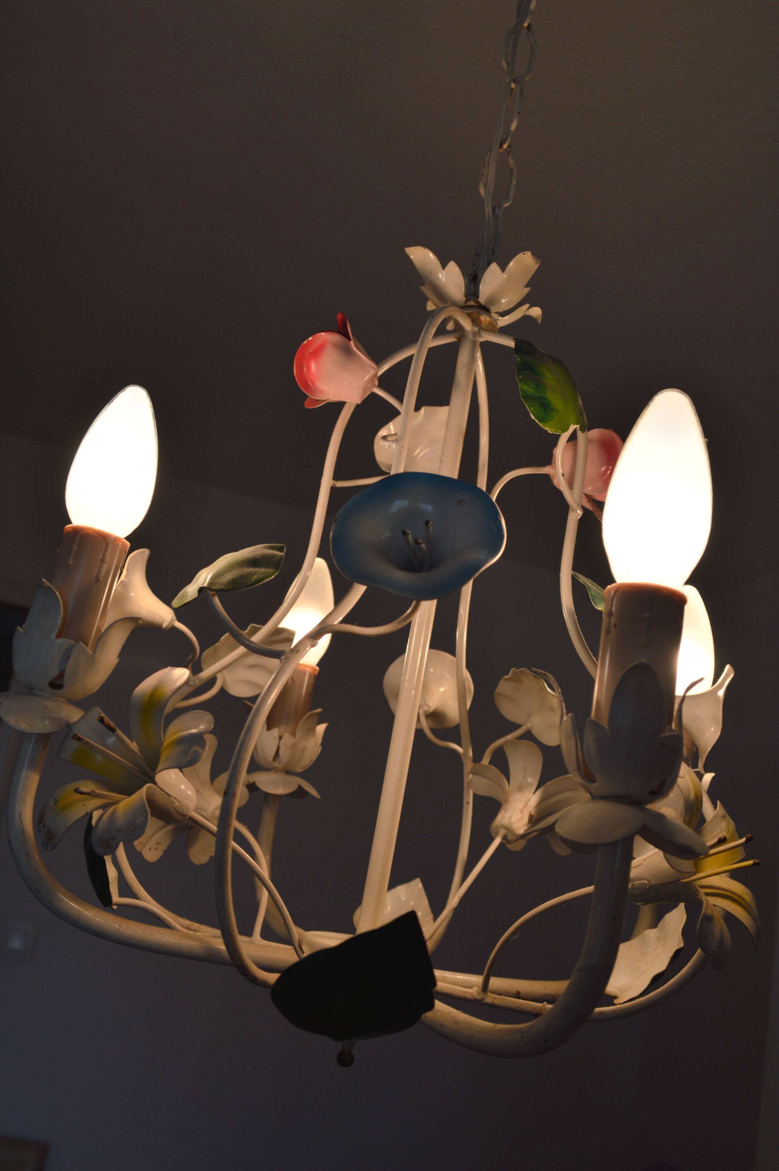 Lustre ceiling design flowers of the 60s art nouveau