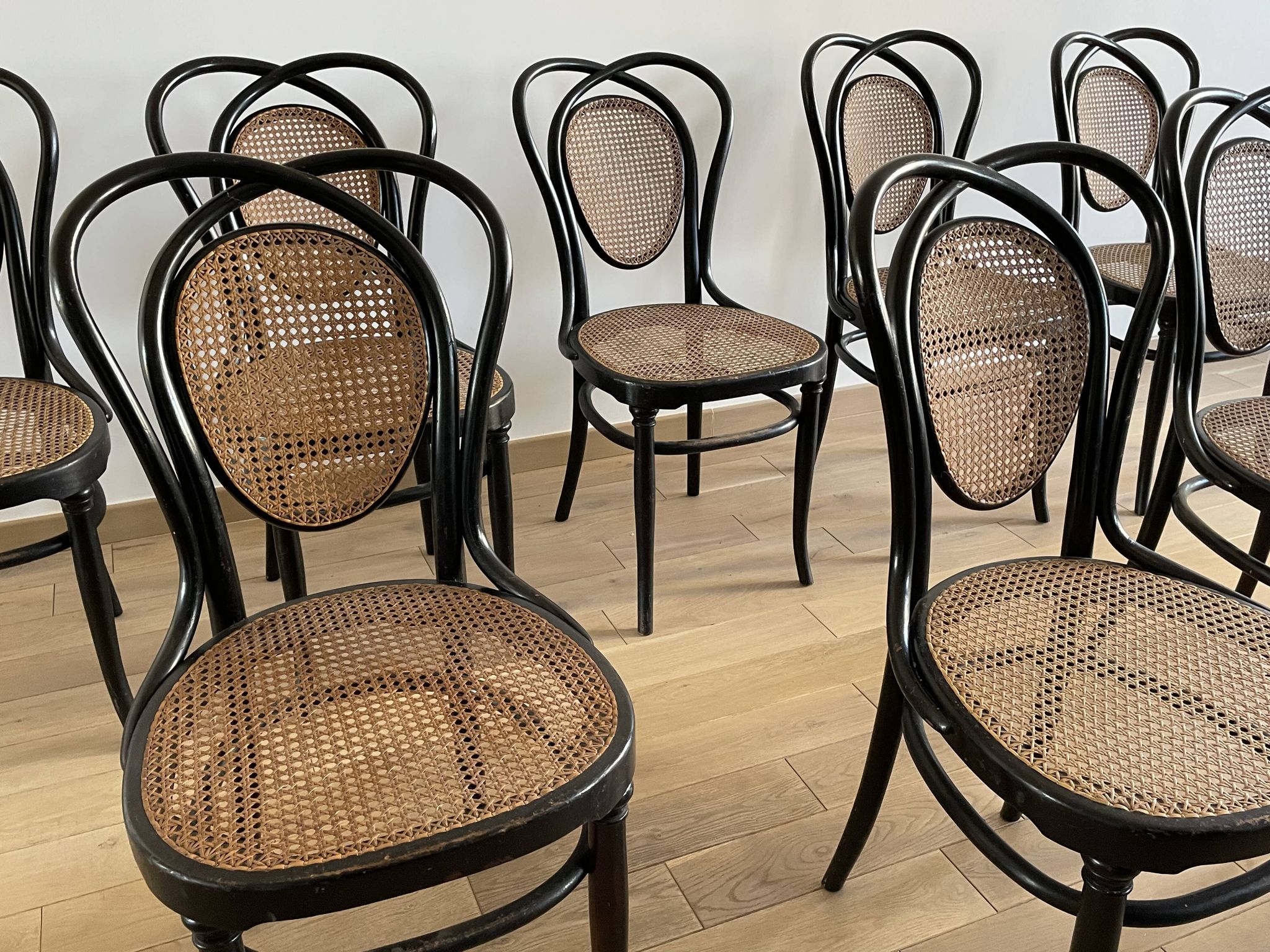 Série de 8 chaises viennoises N.33 de J&J Kohn, 1900