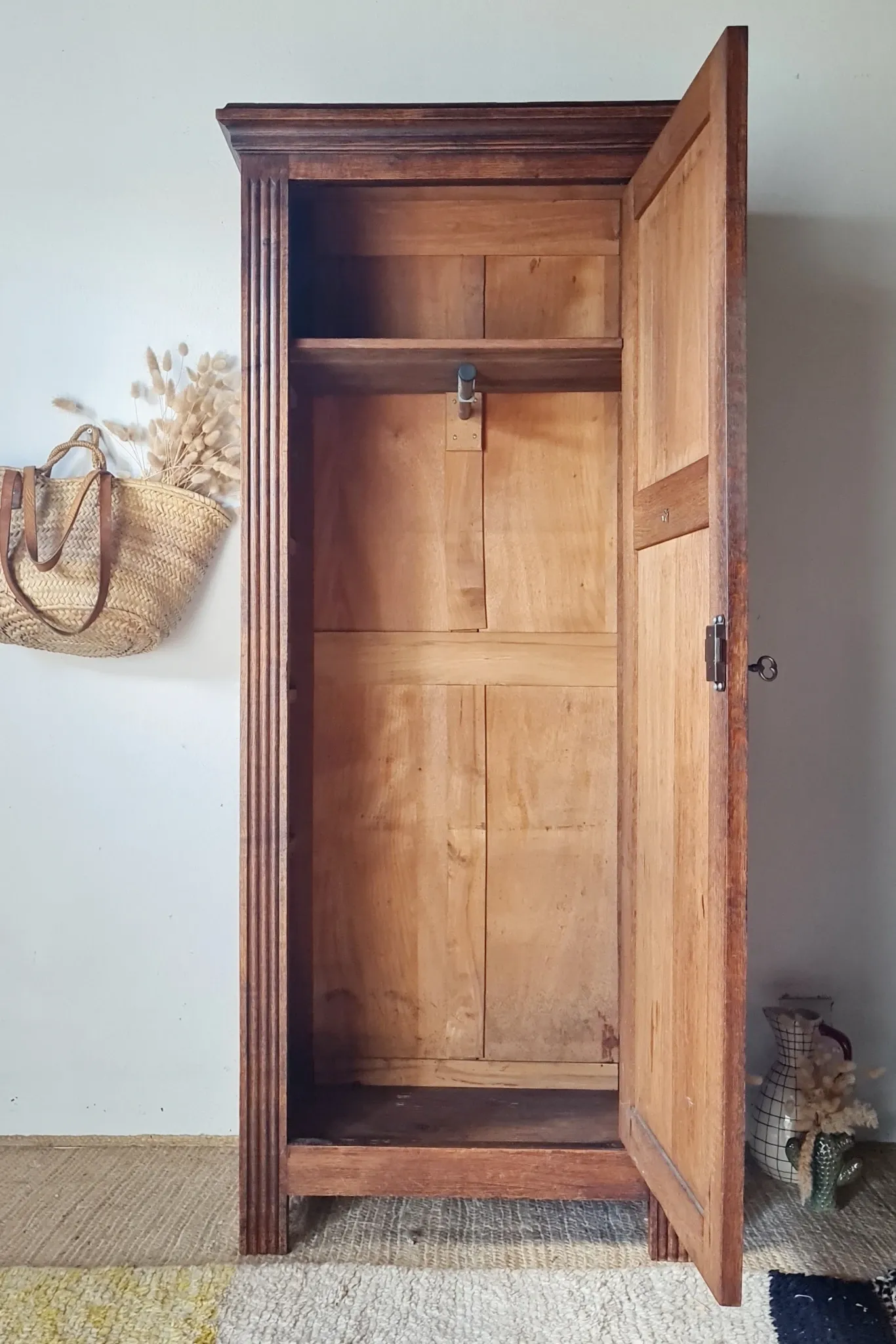 Antique carved wooden bonnetière – Art Deco / Art Nouveau style