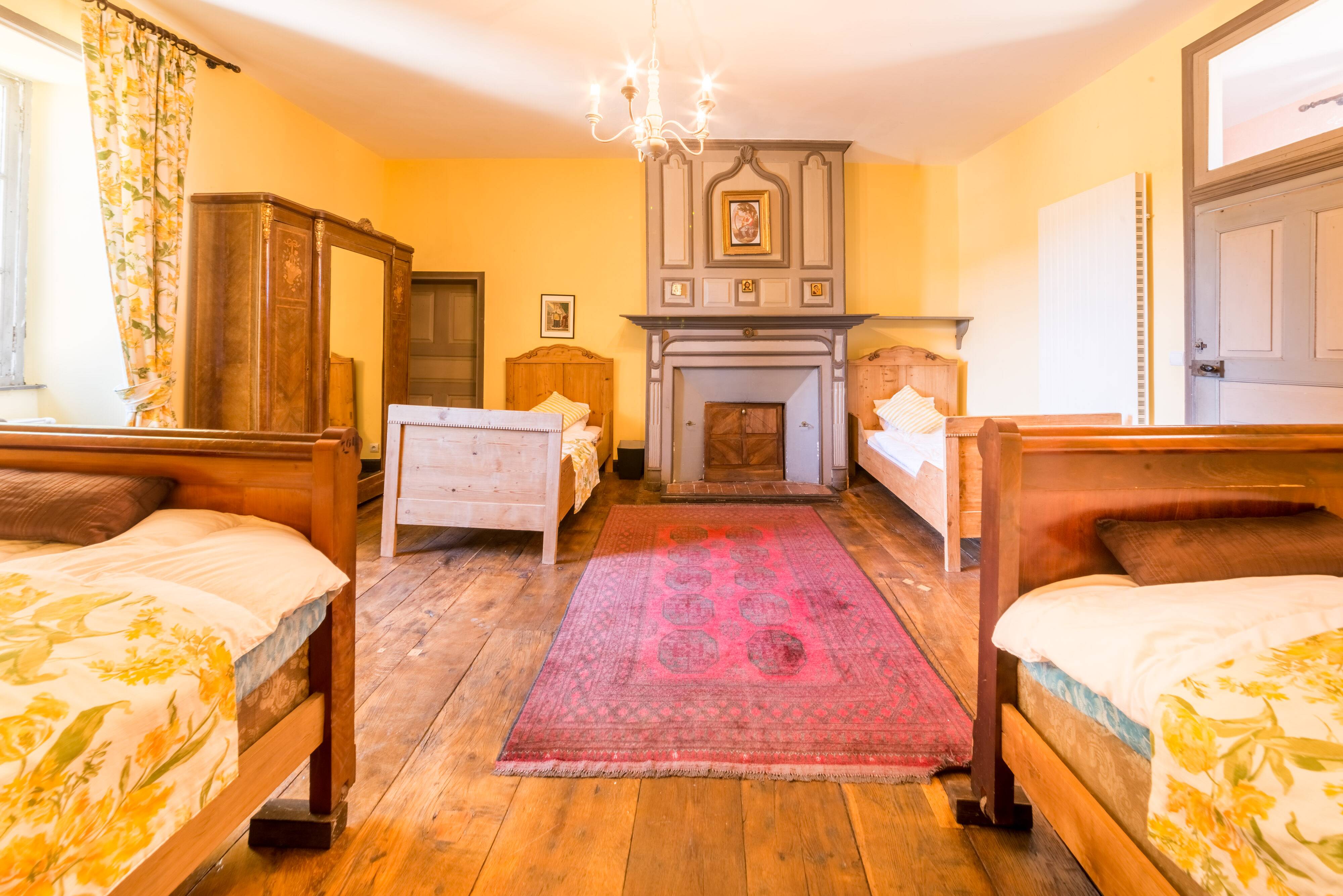 Lits antiques en pin