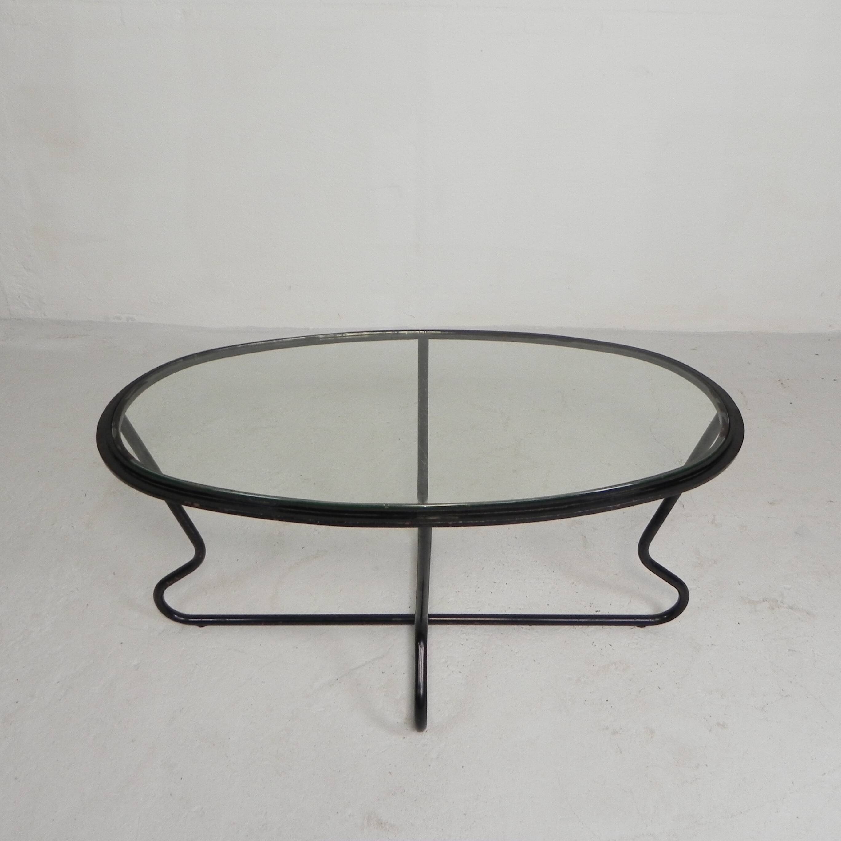 Set of 4 armchairs and a coffee table with tubular structure in Bauhaus style, 1950s.