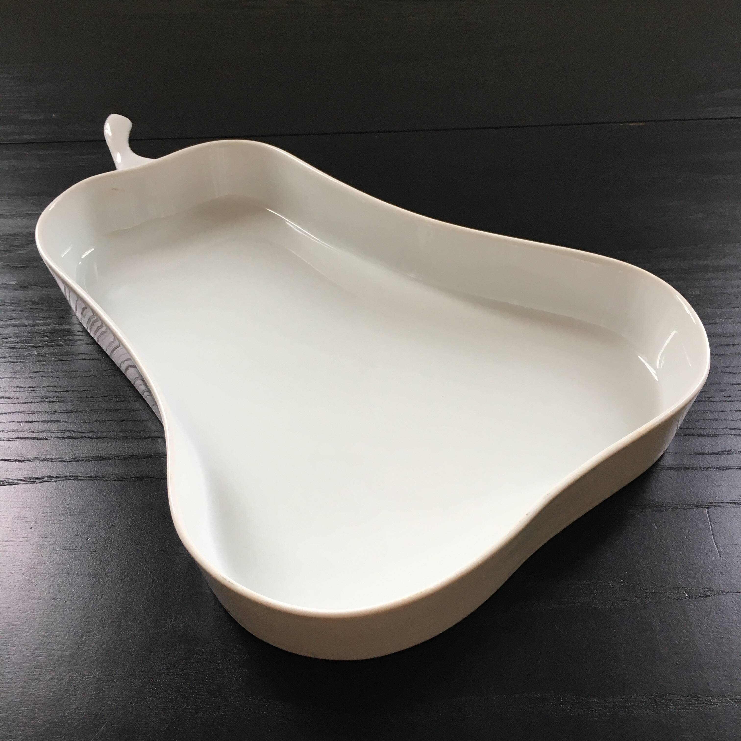 White pear-shaped oven dish
