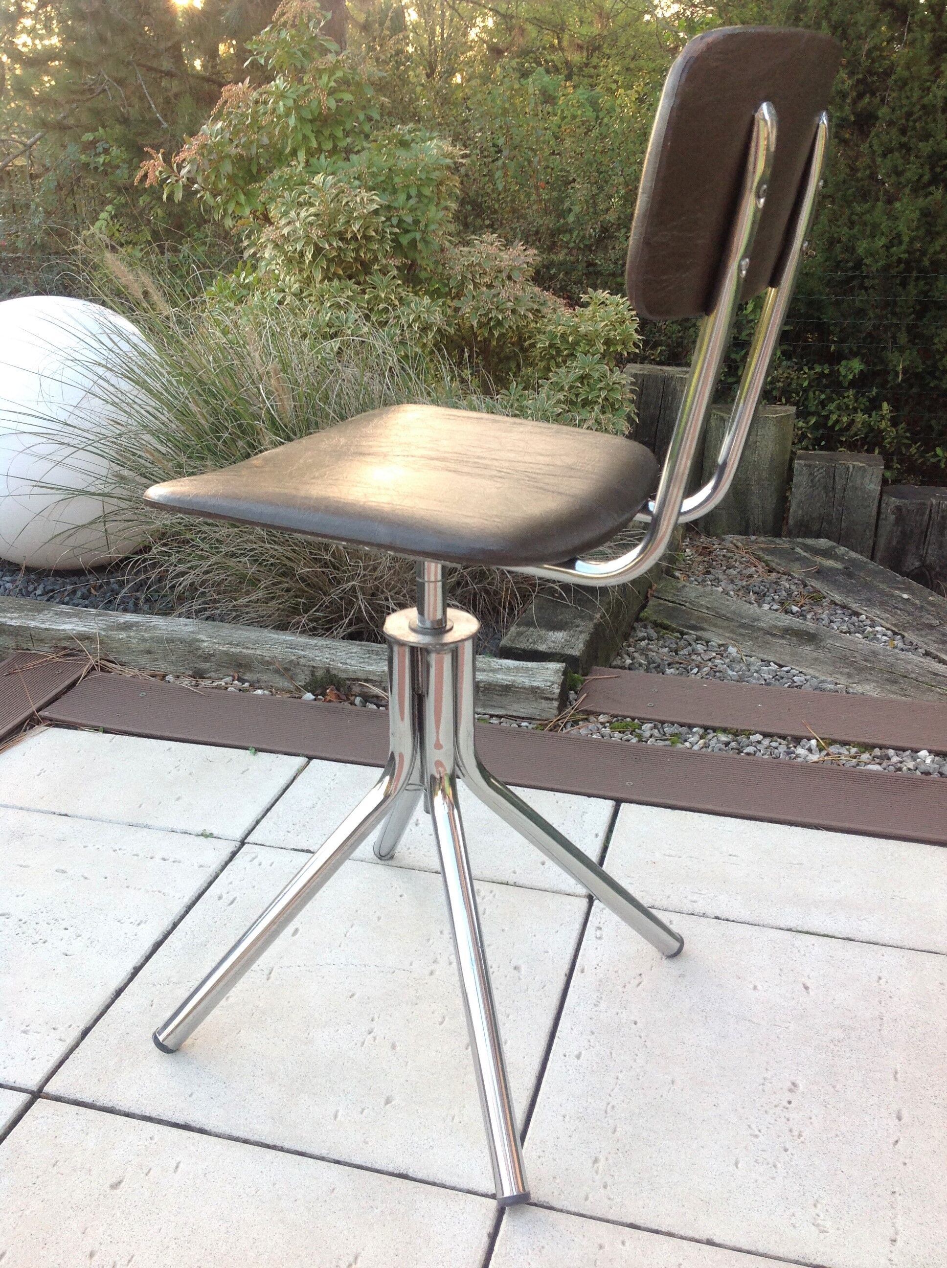 Swivel chair in chromed metal and skai brown years 60-70