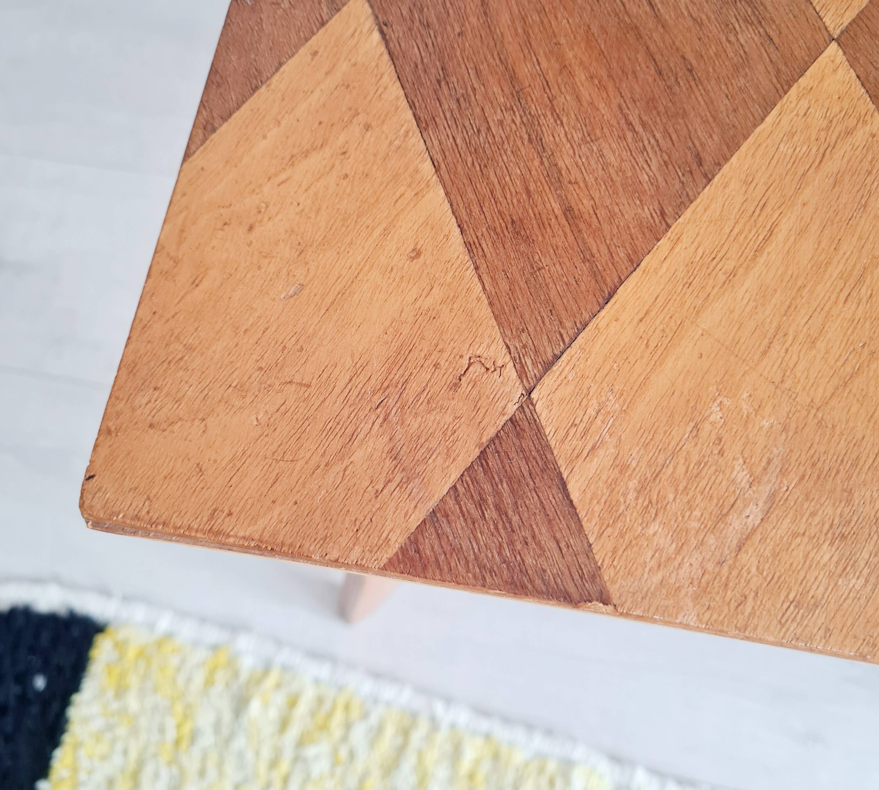 Table basse pieds compas dessus marqueté