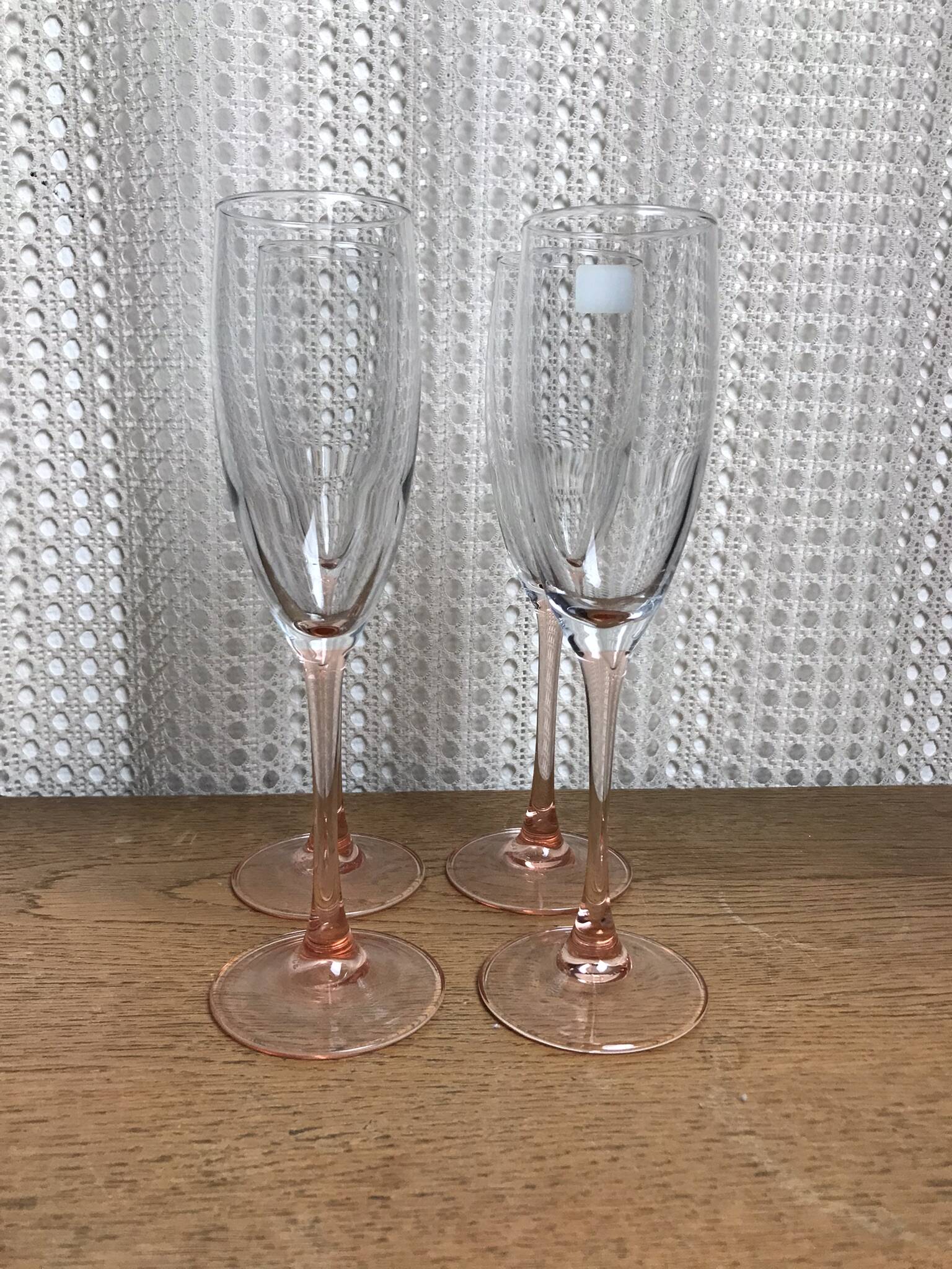 Set of 4 vintage Luminarc champagne flutes with pink stem