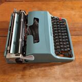 Typewriter Olivetti Lettera 32