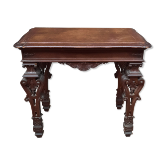 Middle table in oak renaissance style