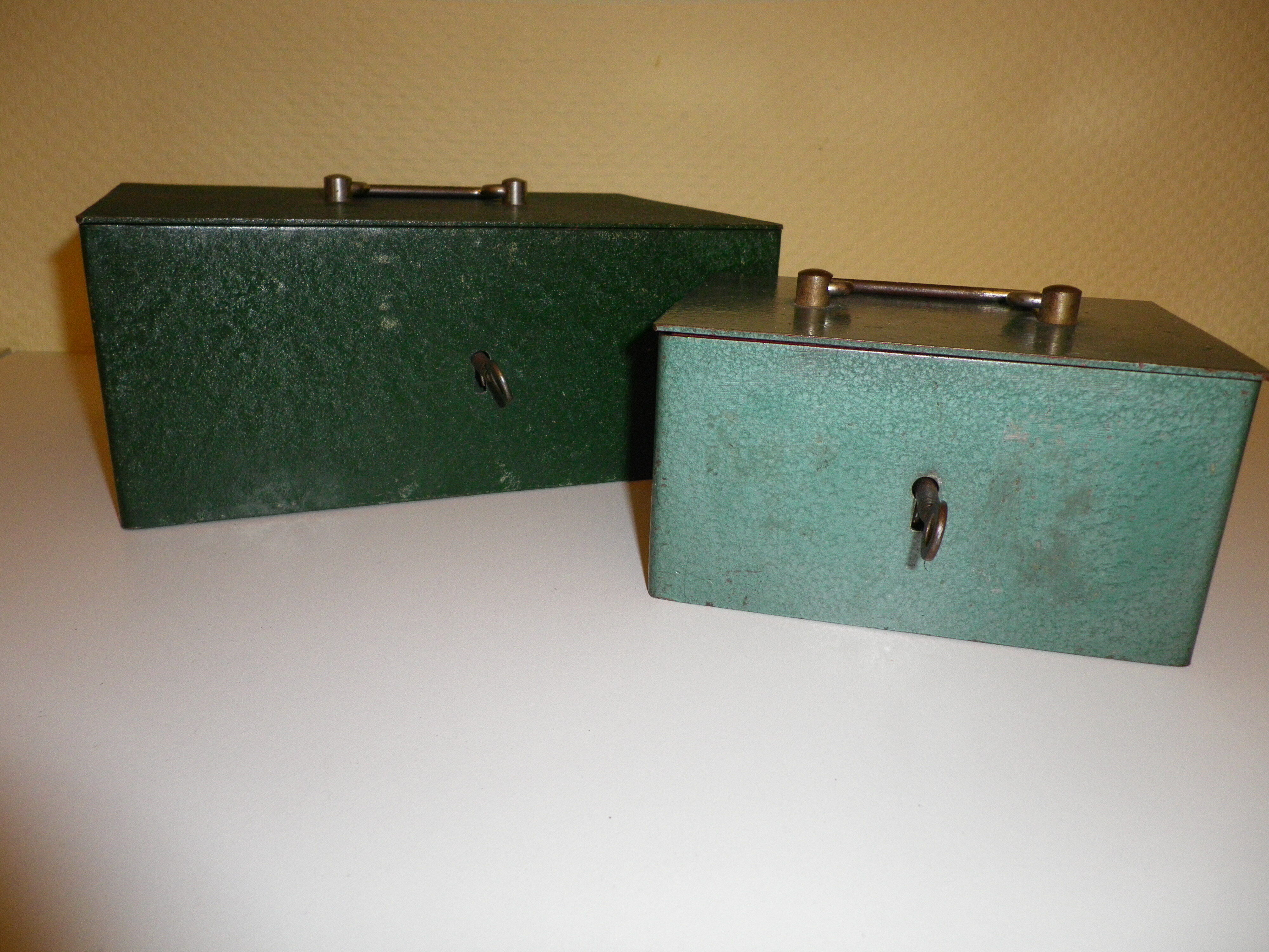 2 crates safes Beaumont - 1950s