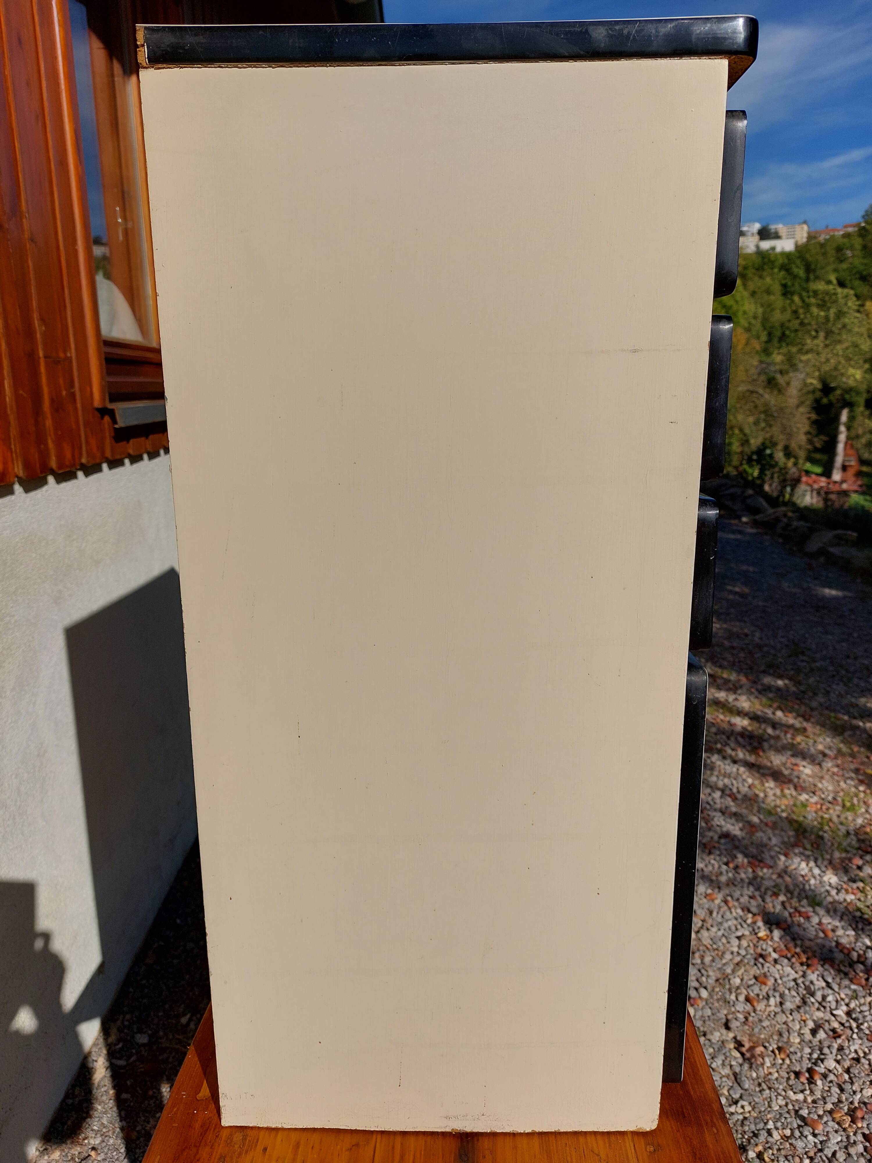 Closet in blue formica