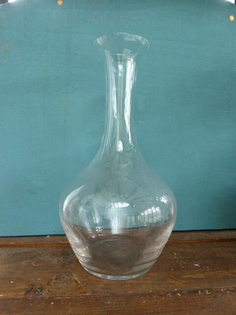 Decanter in clear glass with a very beautiful Cap vintage glass ball
