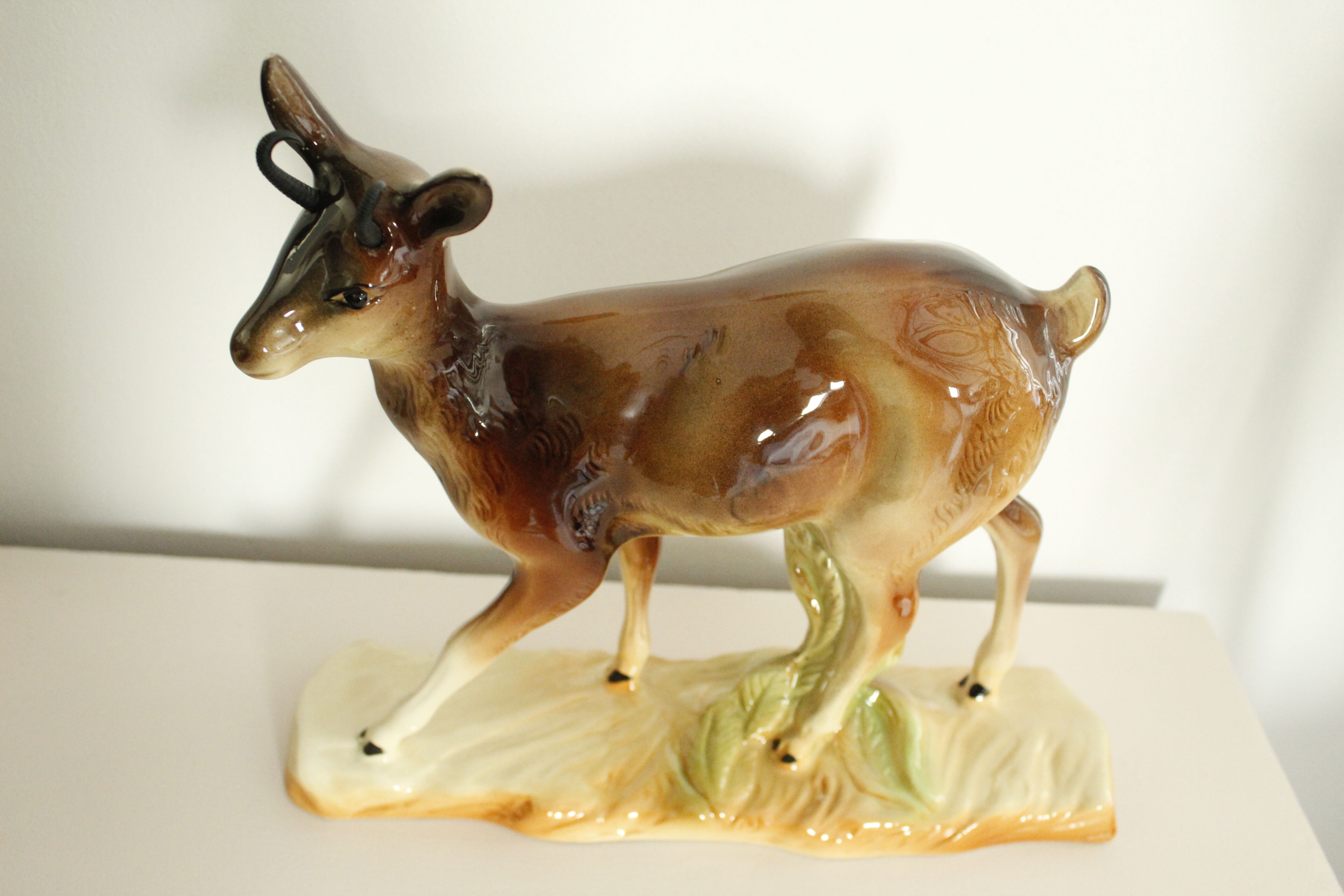 Large young chamois ceramic trinket