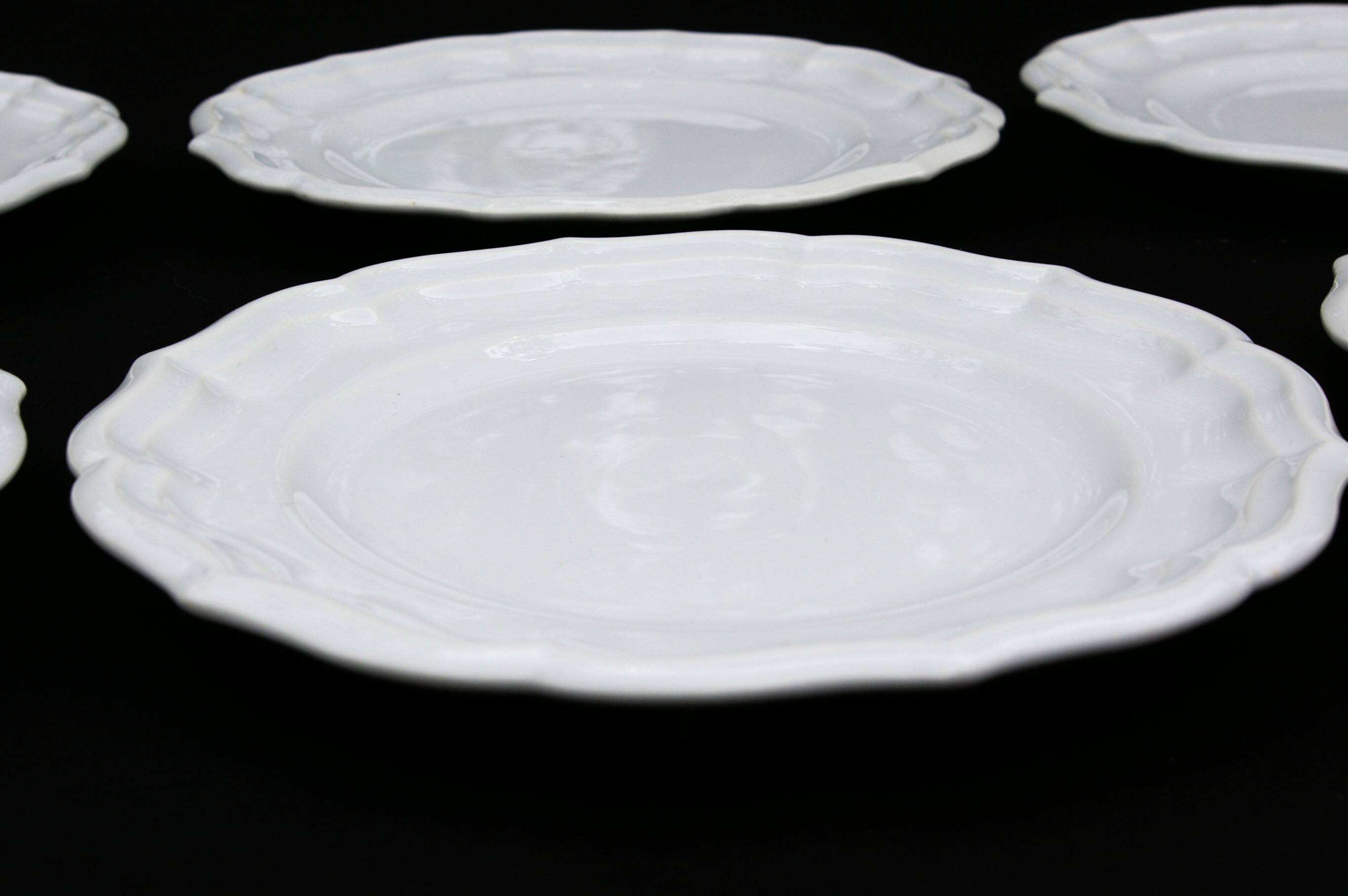 6 Flat plates in Gien earthenware model Louis XV white