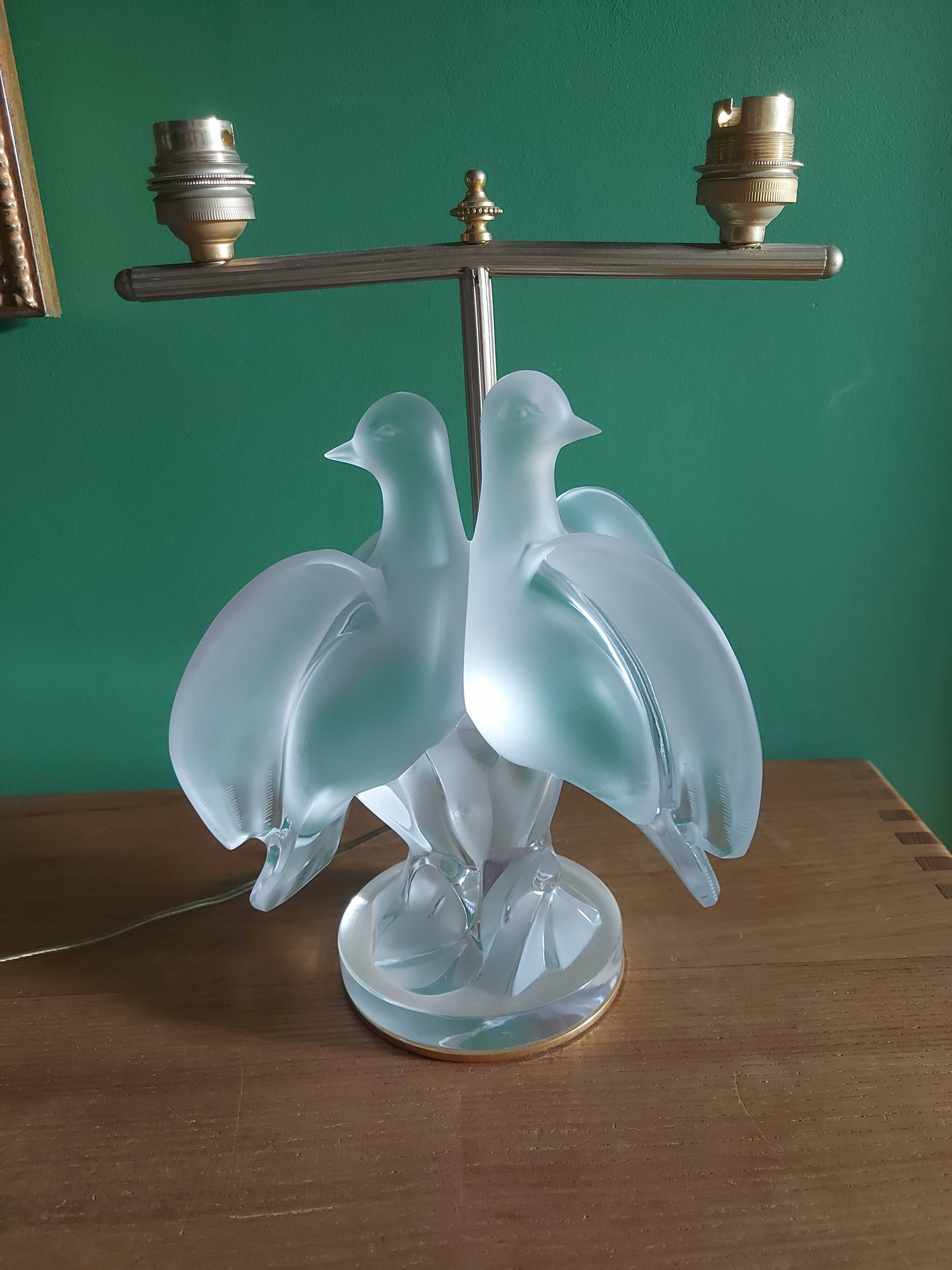 Crystal lamp Lalique with two doves model Ariane