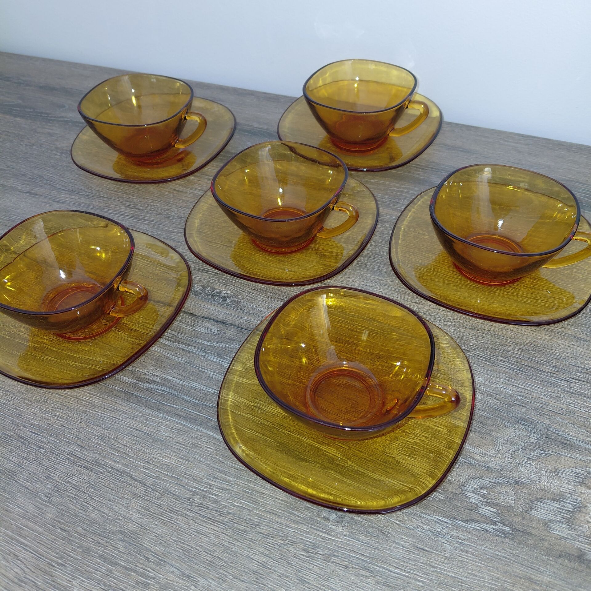 Vereco- 6 tasses et sous tasses verre orange