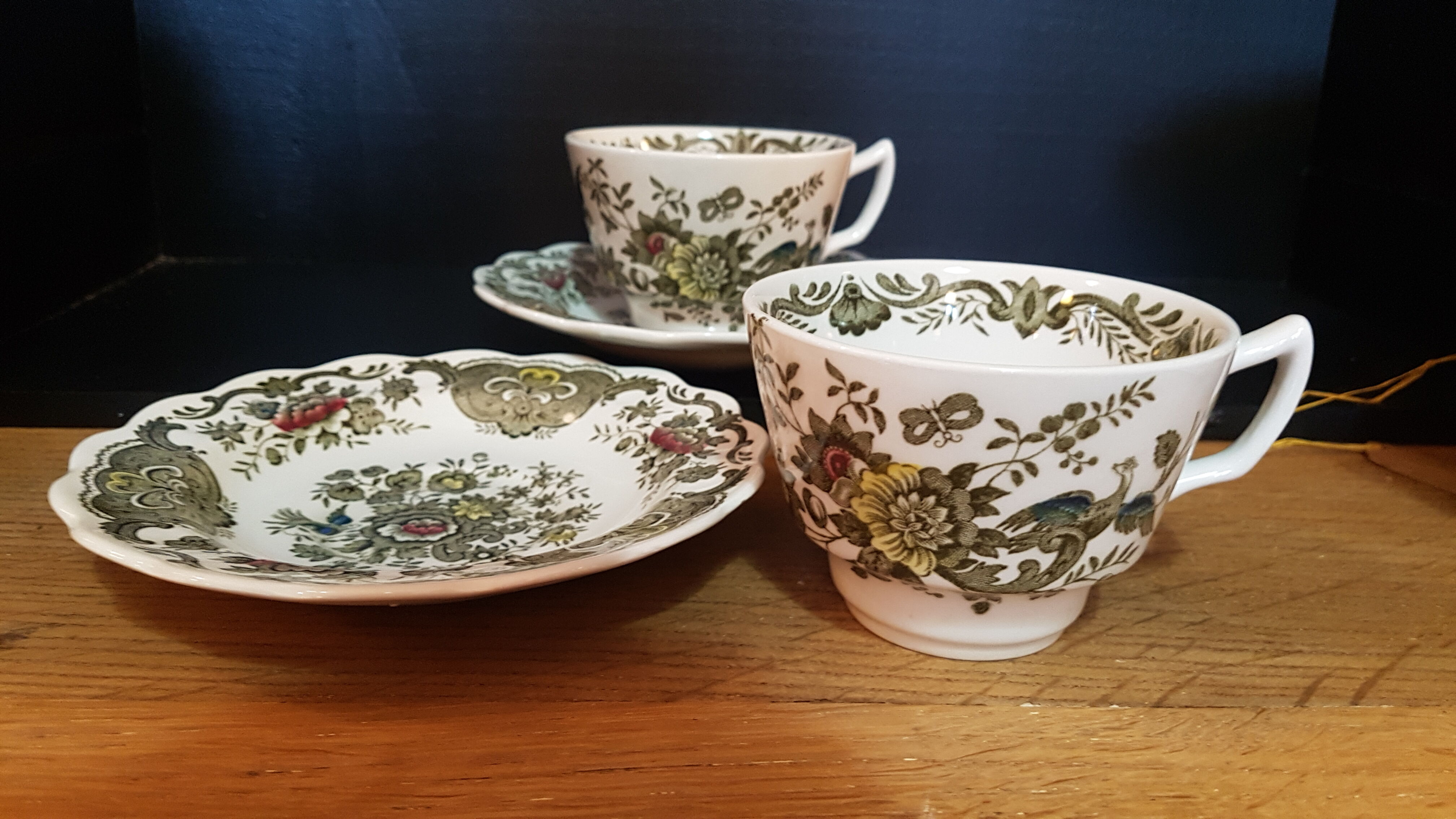 Set of 2 cups and saucers