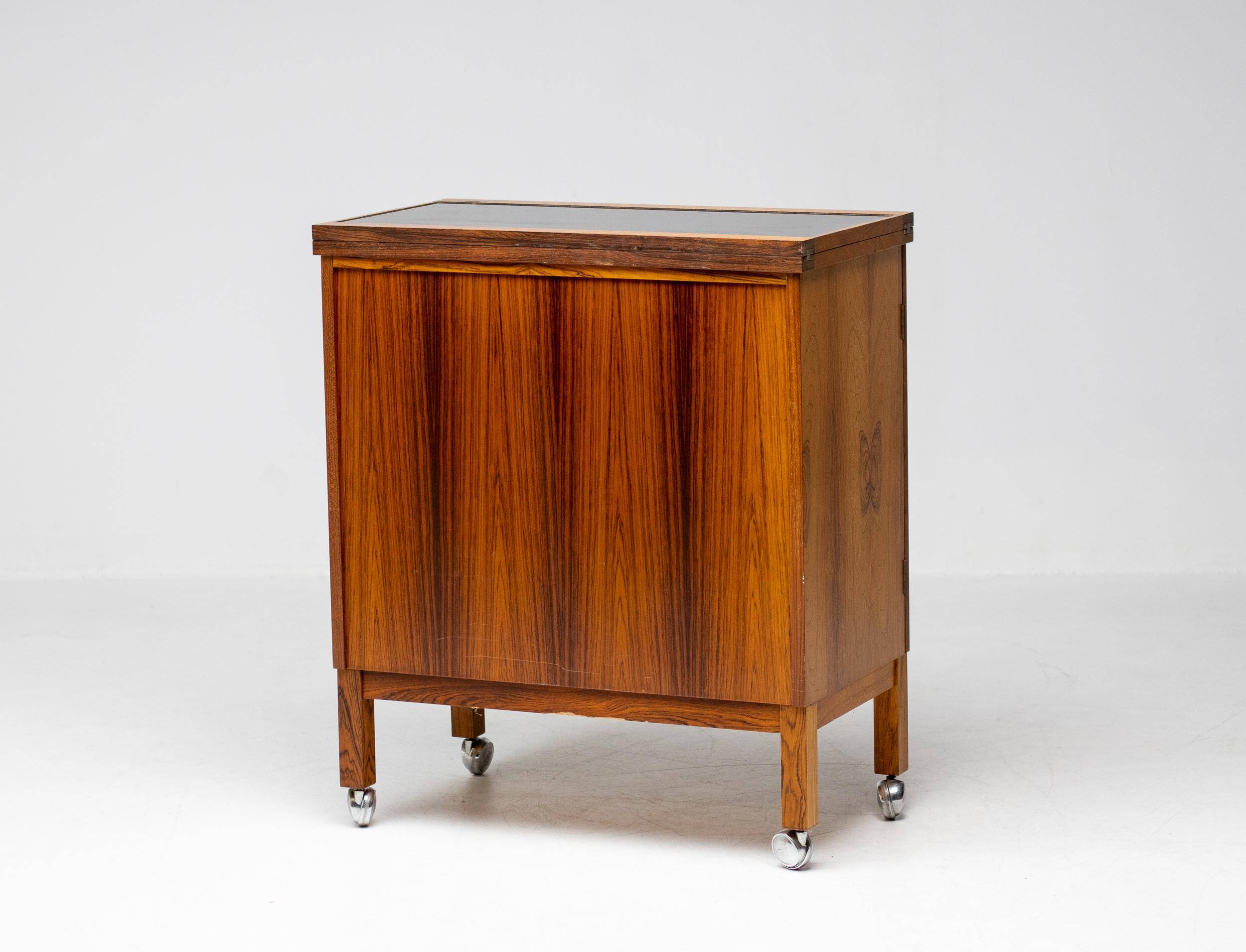 Meuble bar extensible "Times" de Torbjørn Afdal en bois de rose