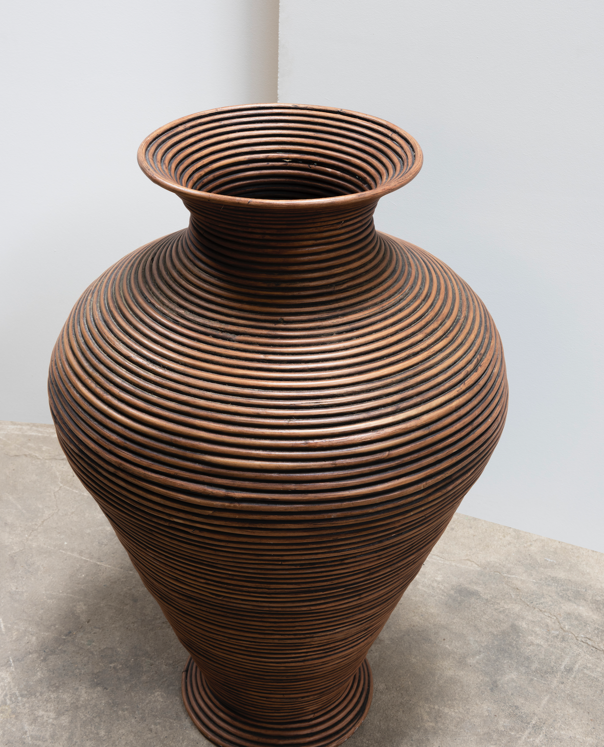 Curved rattan floor vase, Italy 1970.
