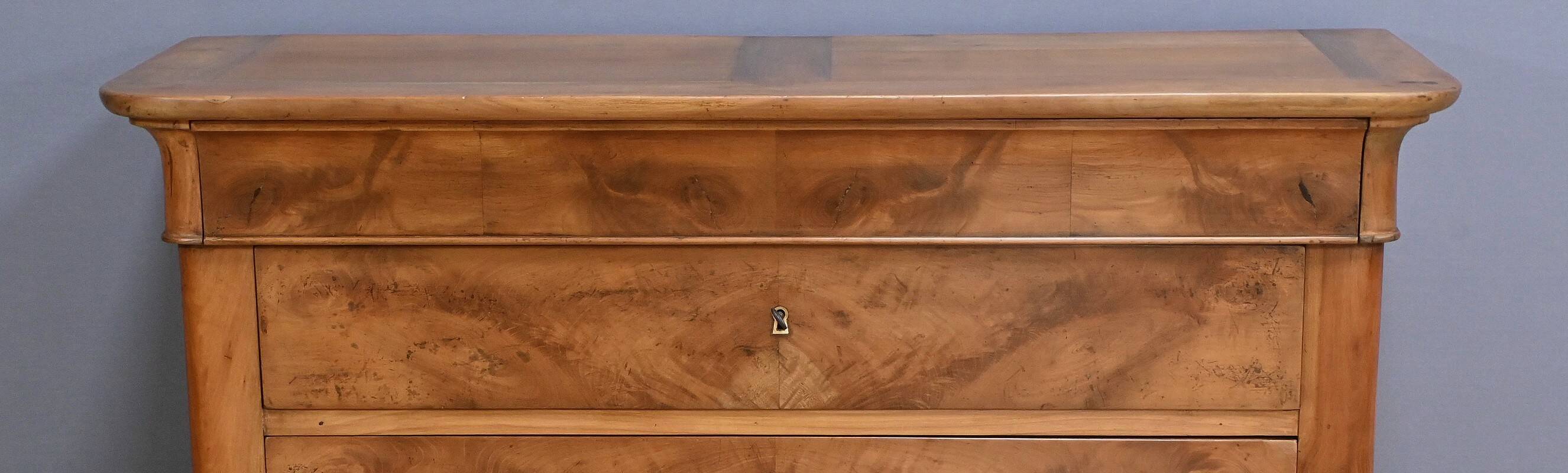 Cherrywood chest of drawers, Restoration period – Early 19th century