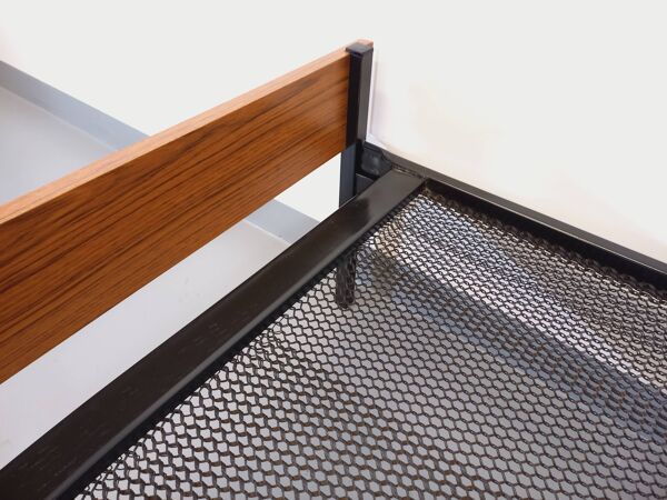 Lit vintage style moderniste en métal et formica type teck des années 60