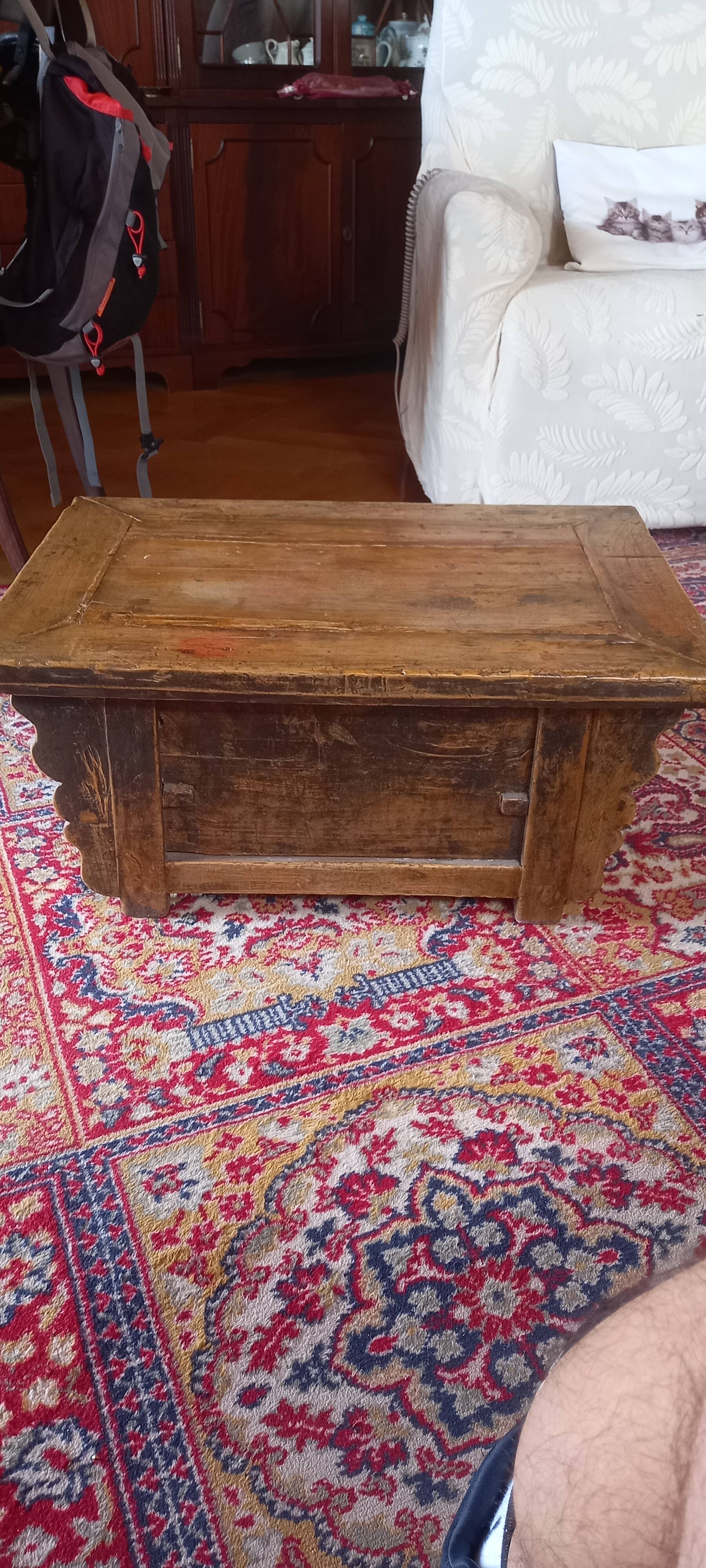 19th-century Chinese Kang coffee table in elm.