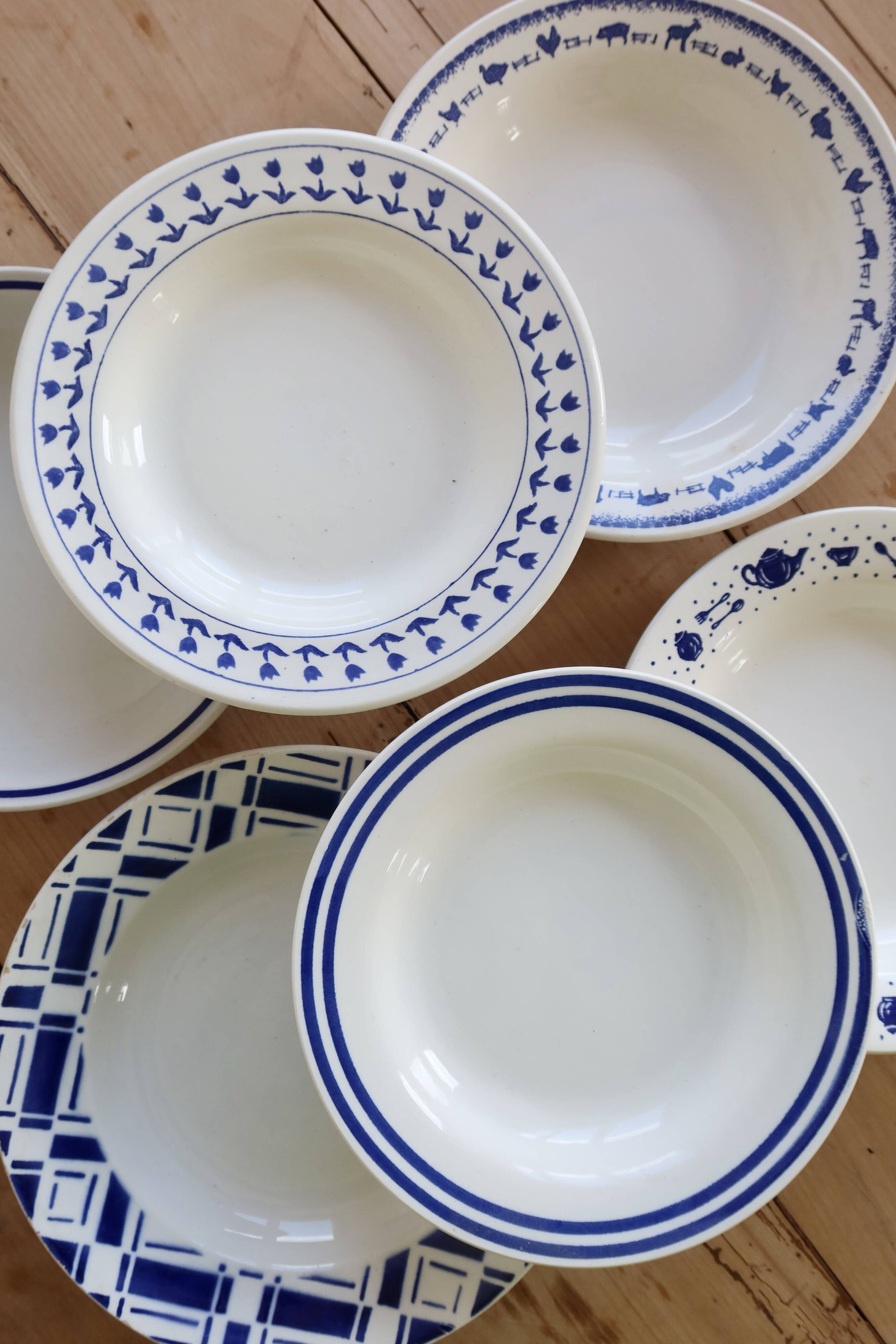 6 mismatched vintage deep plates blue and white porcelain - Lot Sai