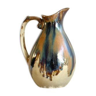 Pitcher in flamed sandstone