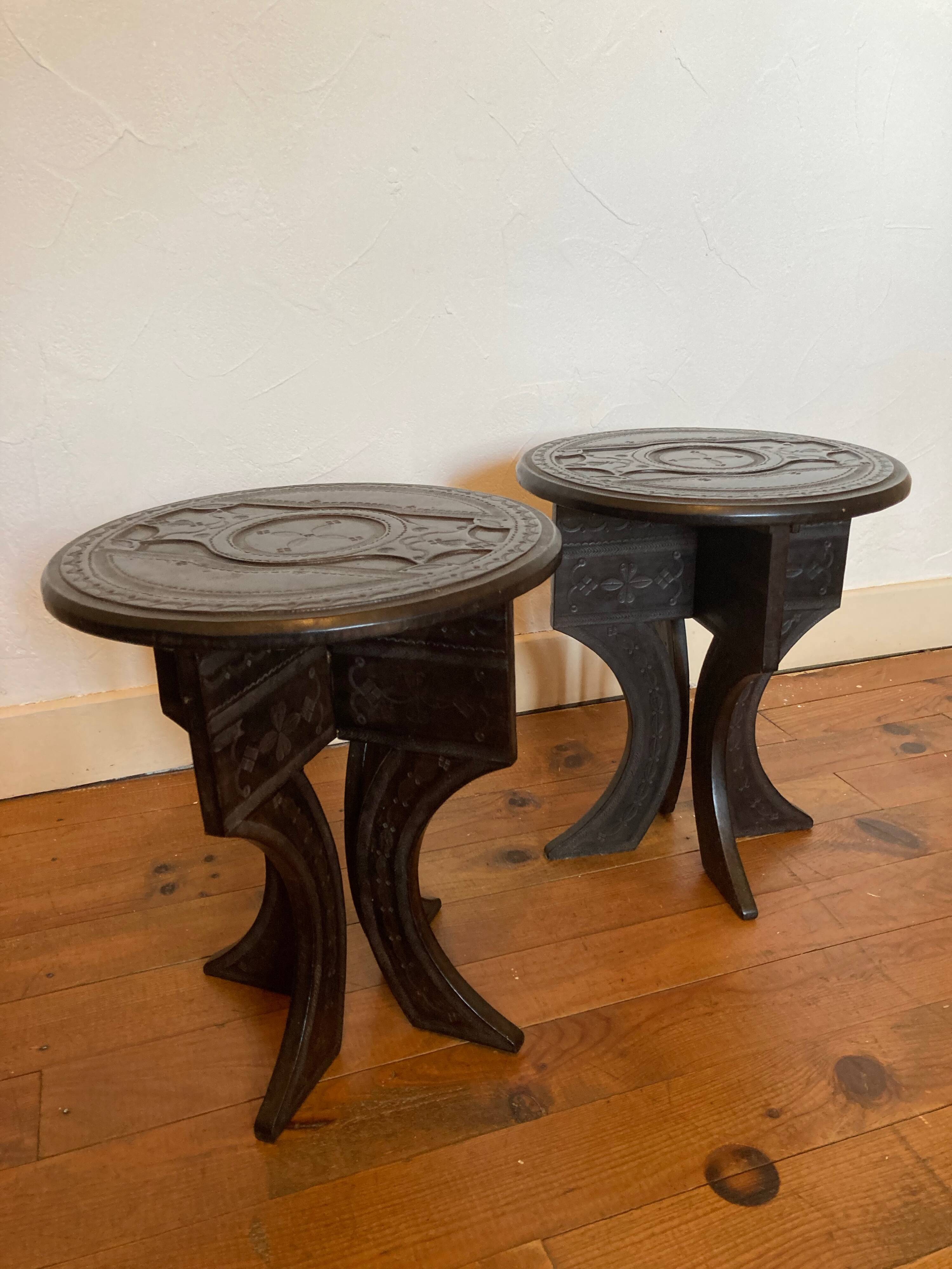 Touareg pedestal tables in wood and embossed leather