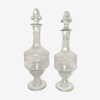 Lot de deux carafes en verre taillé