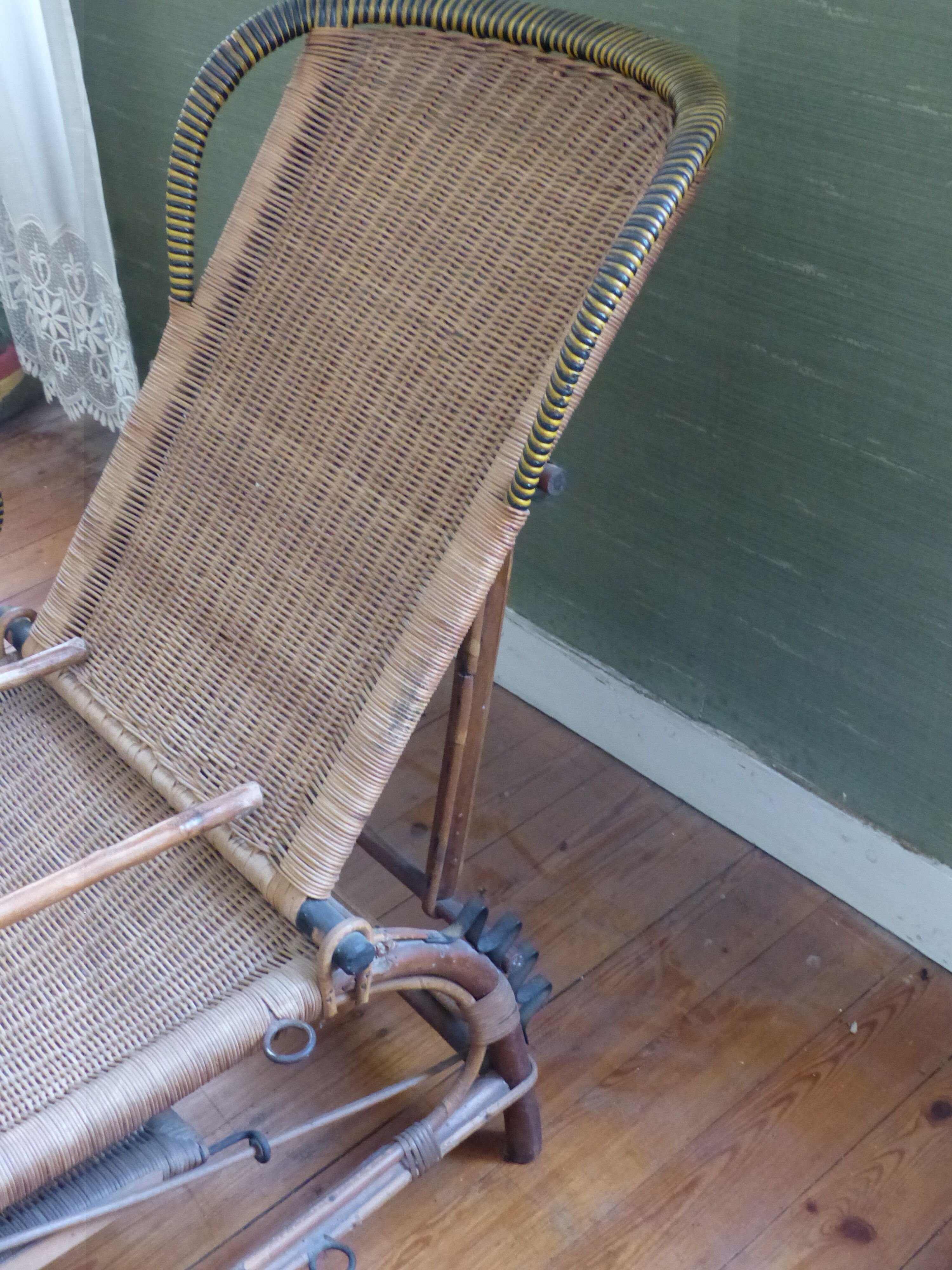 Chaise longue debut xx° en rotin, osier et bois