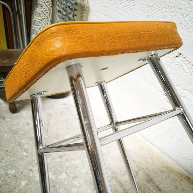 Vintage stool sitting skaï