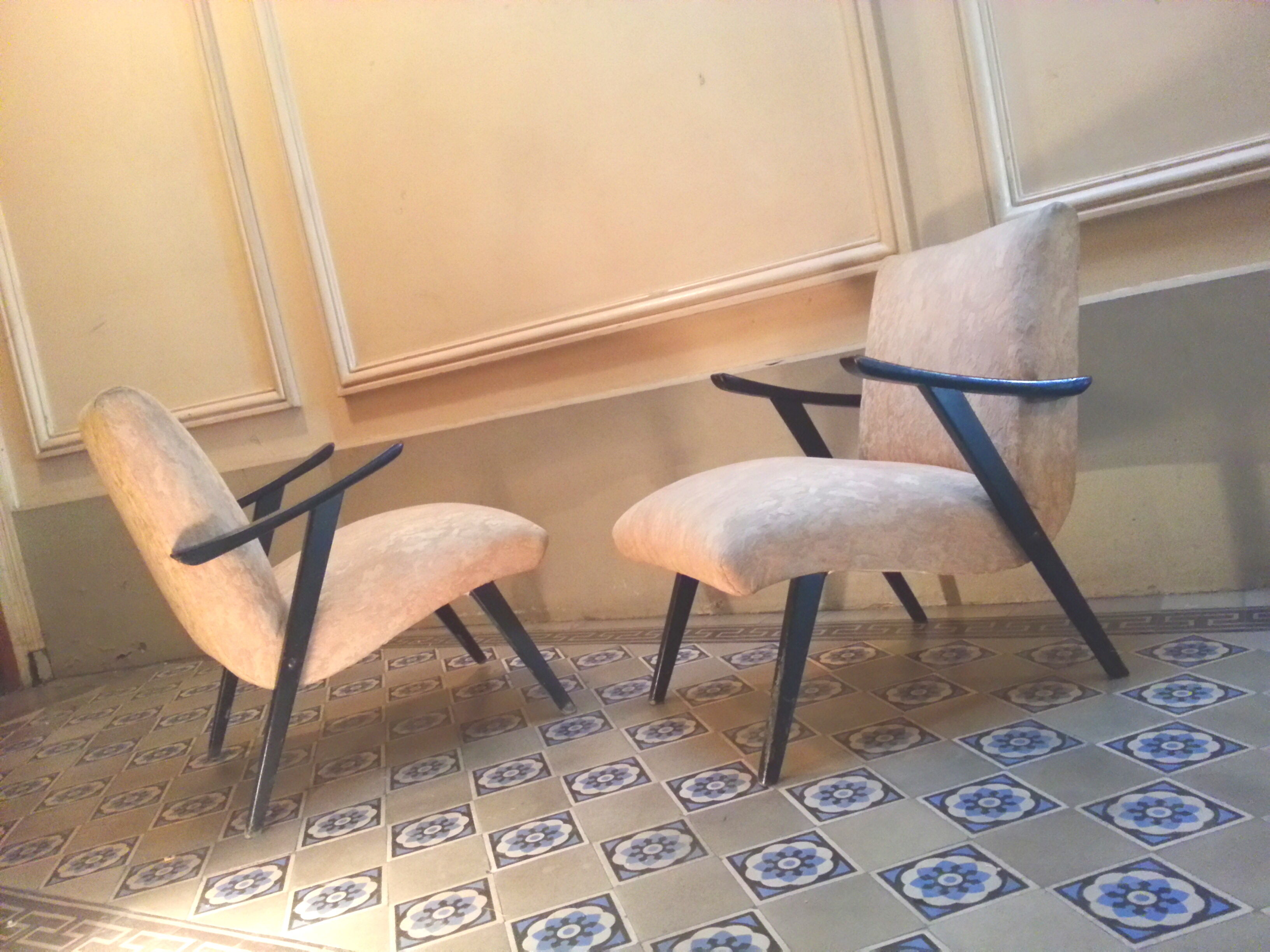 Zig zag of time cocktail chairs