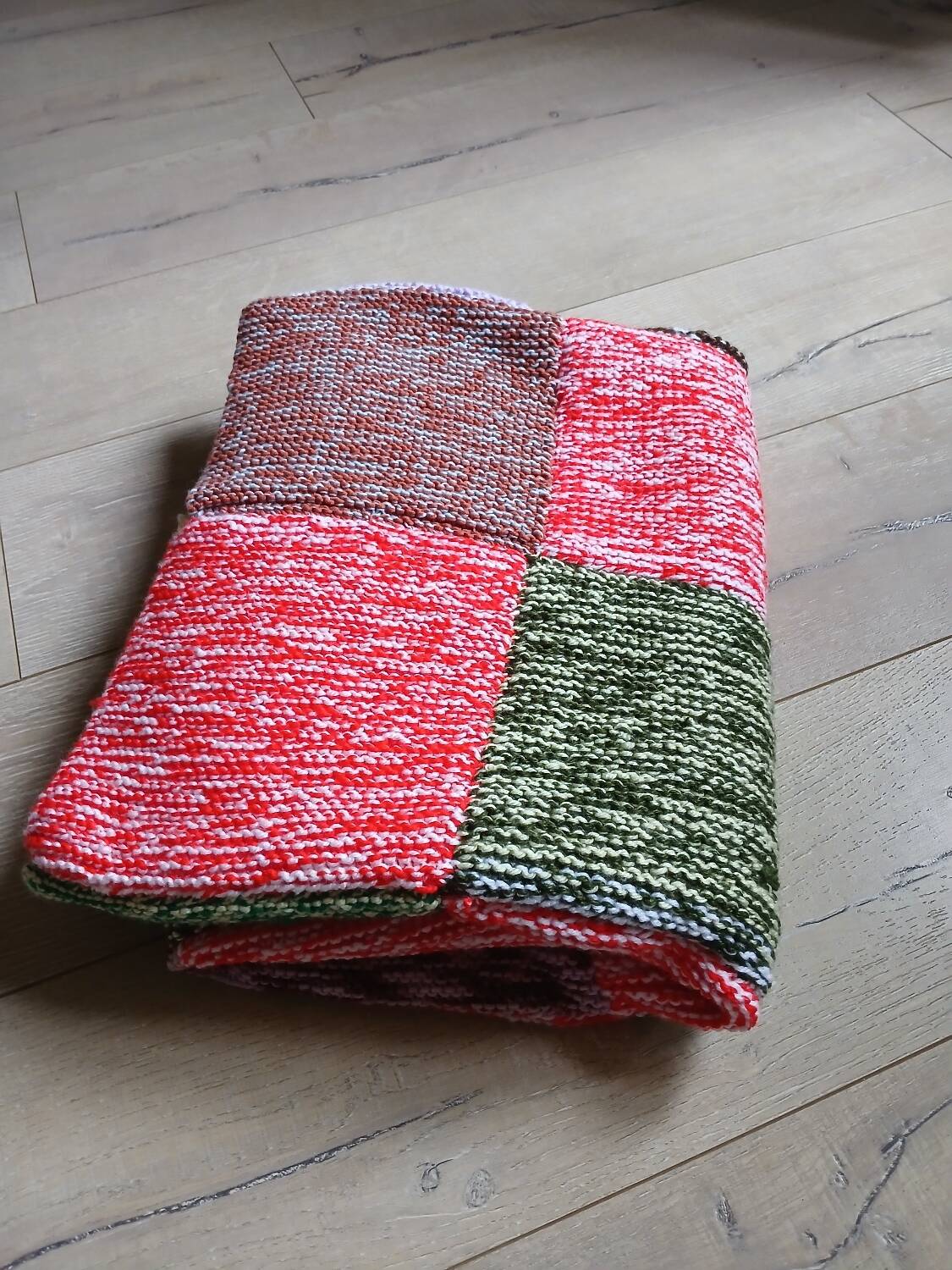 Plaid patchwork hand-knitted