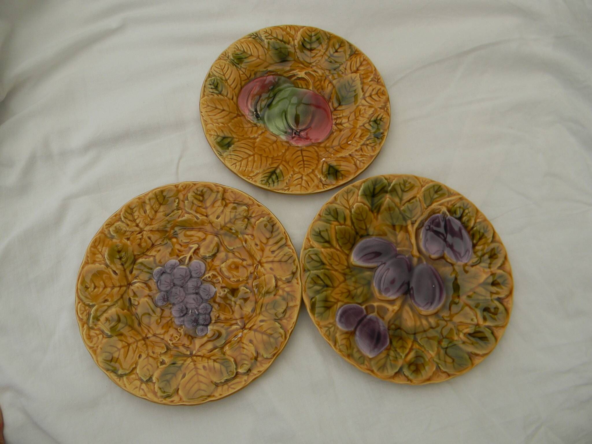 Set of 3 slip dessert plates. Fruit decor.