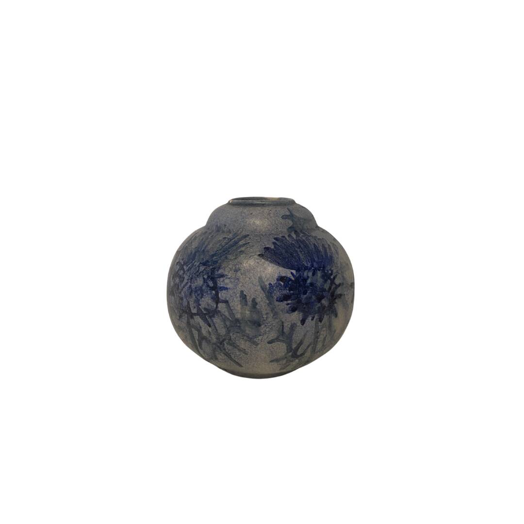 Vase en céramique émaillée bleu à décor de chardon