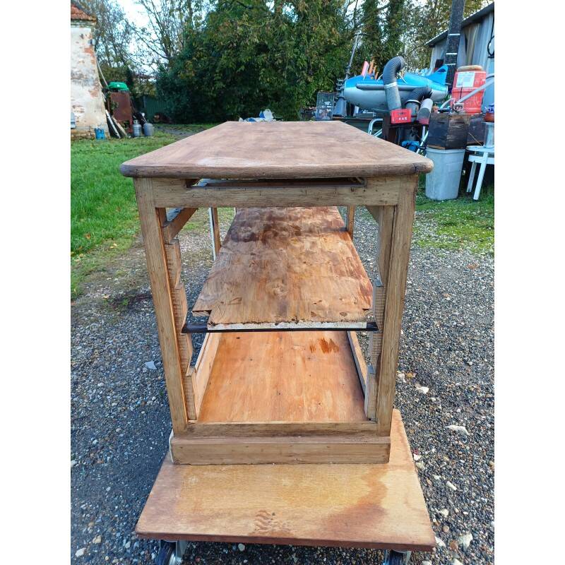 Shop counter furniture for a "draper"