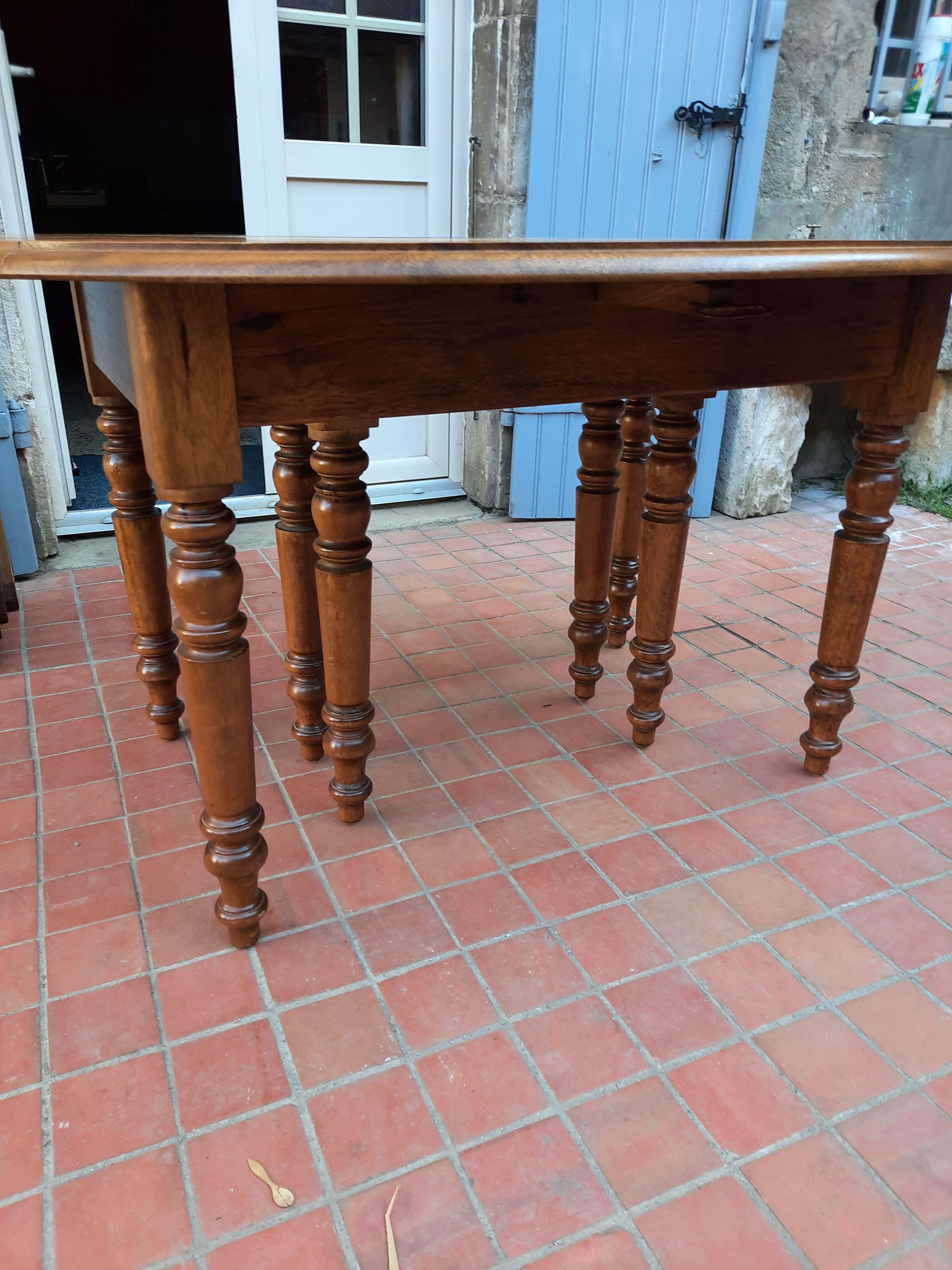 8-foot shutter table