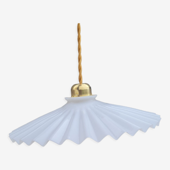 Suspension en opaline plissée