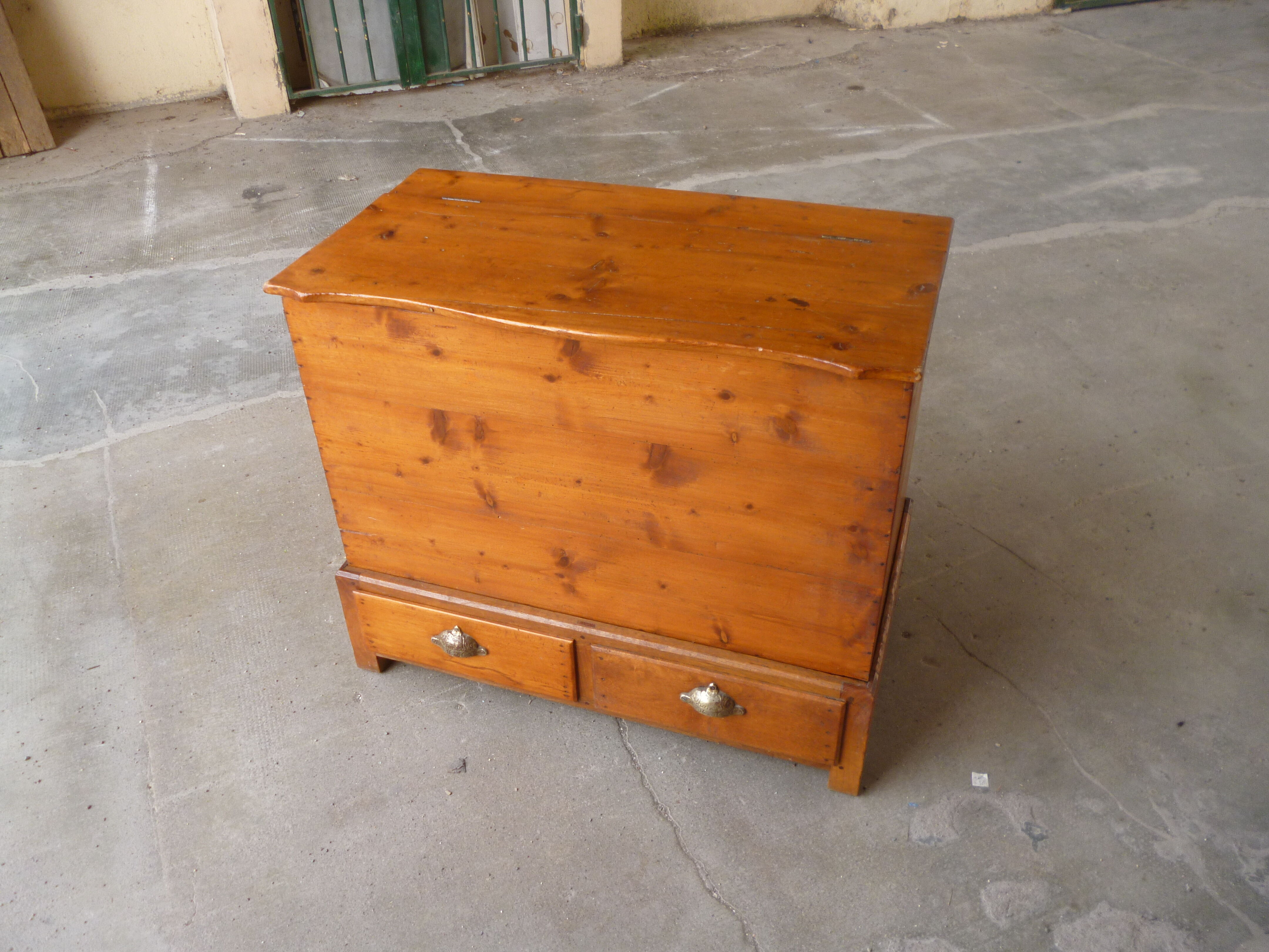 Wood chest