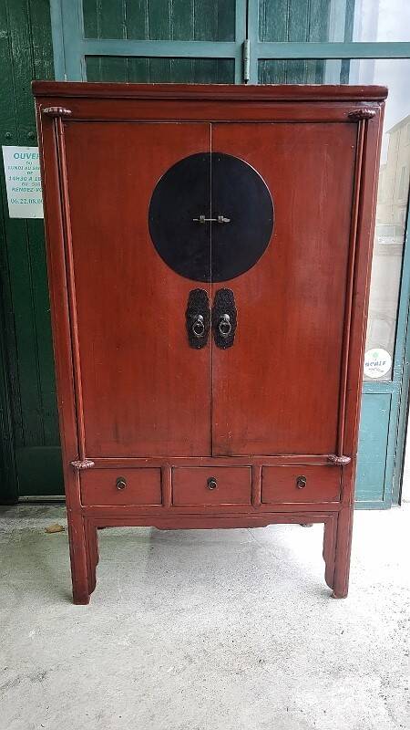 Small Asian lacquered wardrobe with 2 doors and 5 drawers.