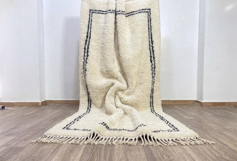 Berber Moroccan rug in natural wool 250cm x 150cm