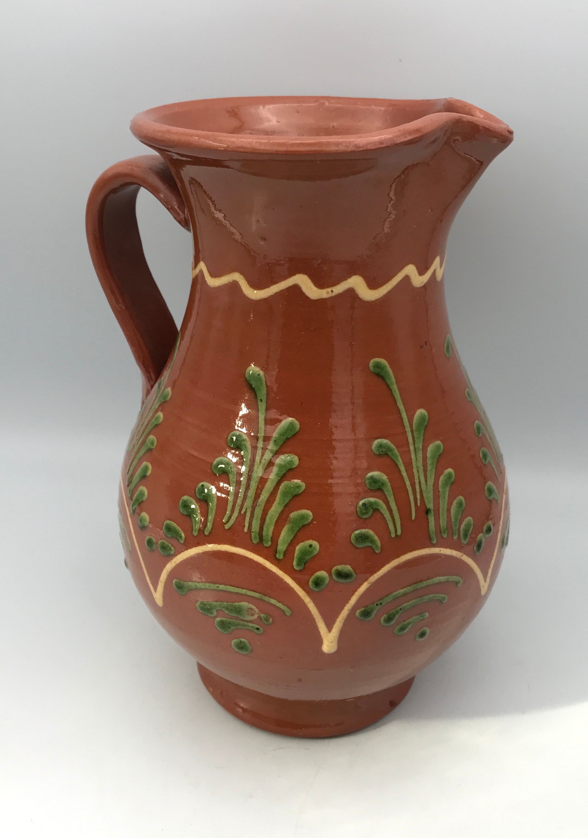 Vintage pitcher in glazed terracotta and polychrome décor