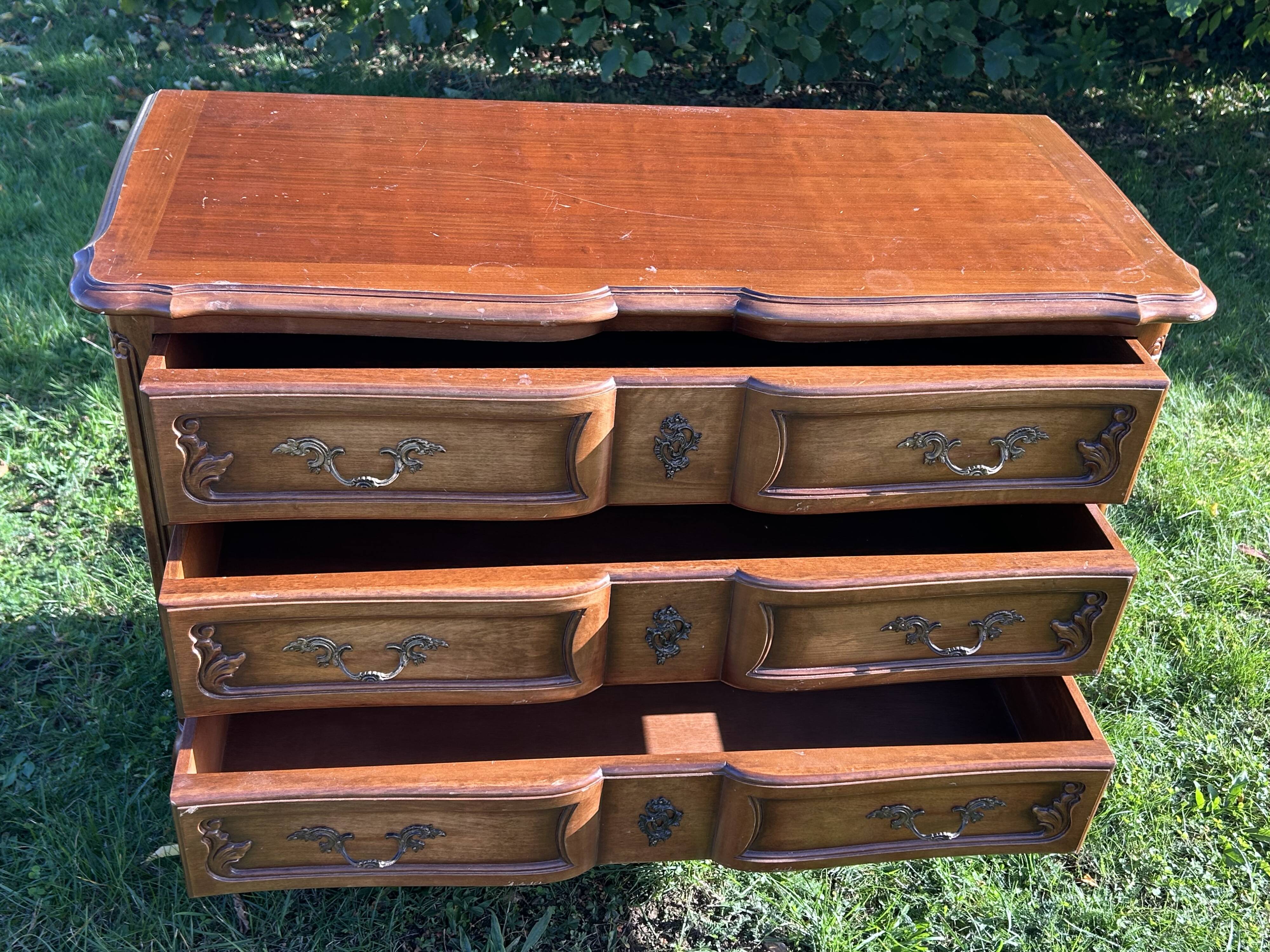 Antique chest of drawers