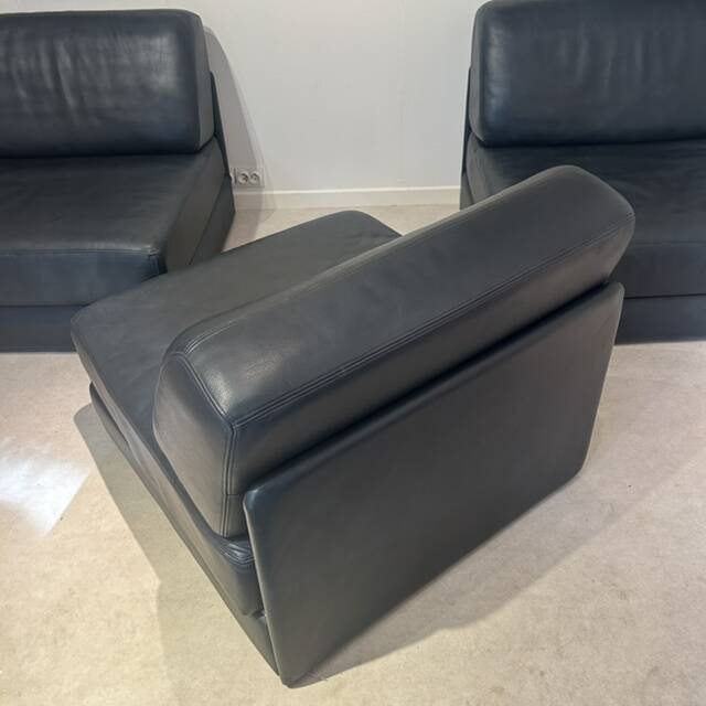 DS76 sofa by De Sede, 4 modules, circa 1980, navy blue.