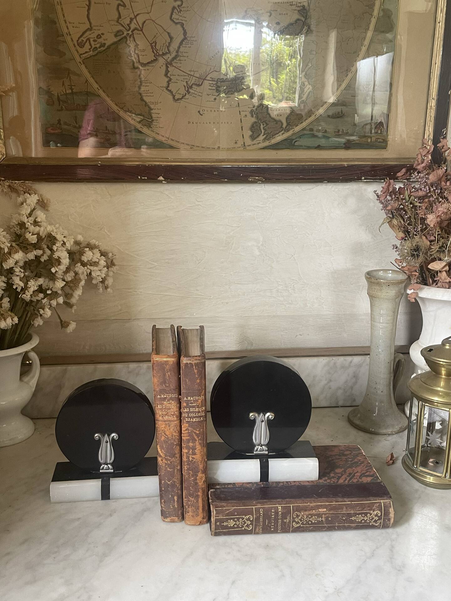 Paire de serre-livres en marbre et onyx Art déco