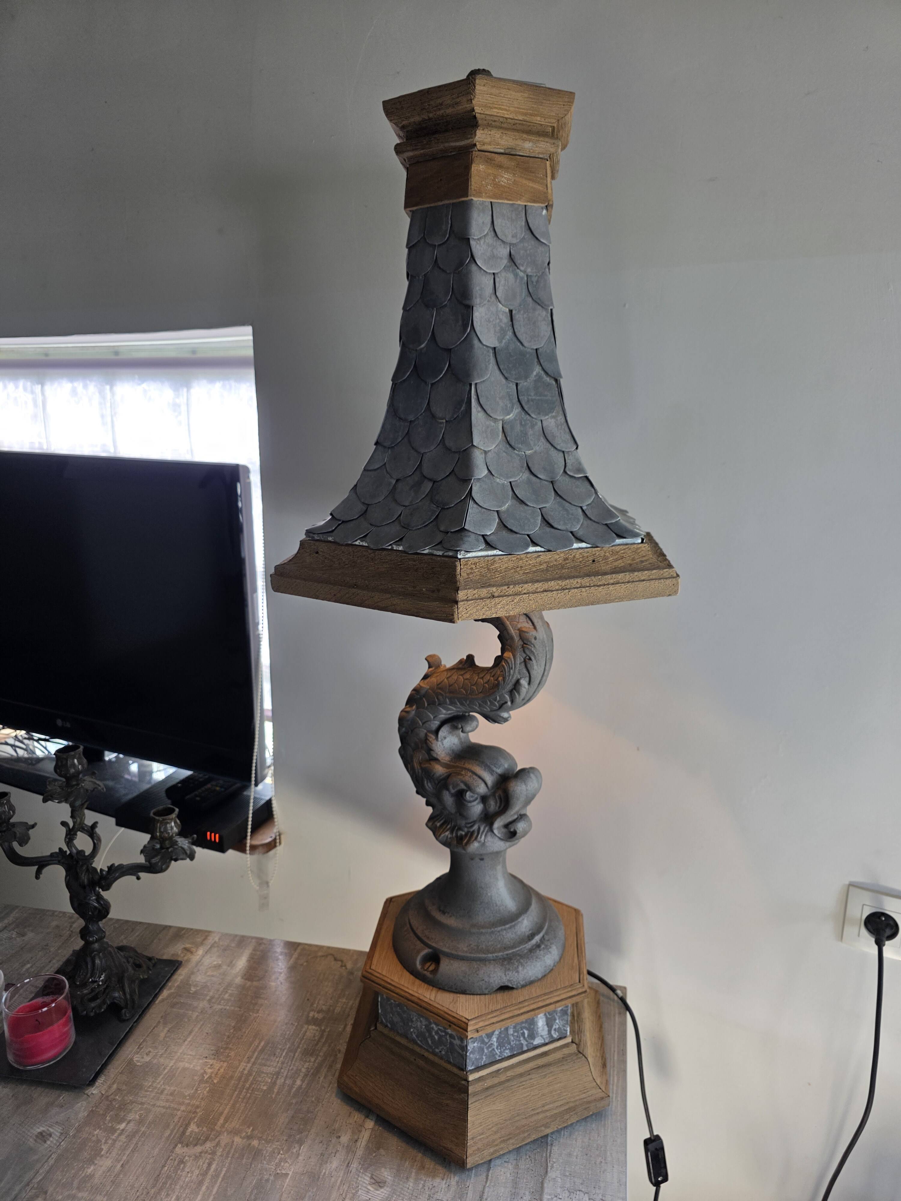 Monumental lamp with a dolphin in cast iron and lead scales - 110cm