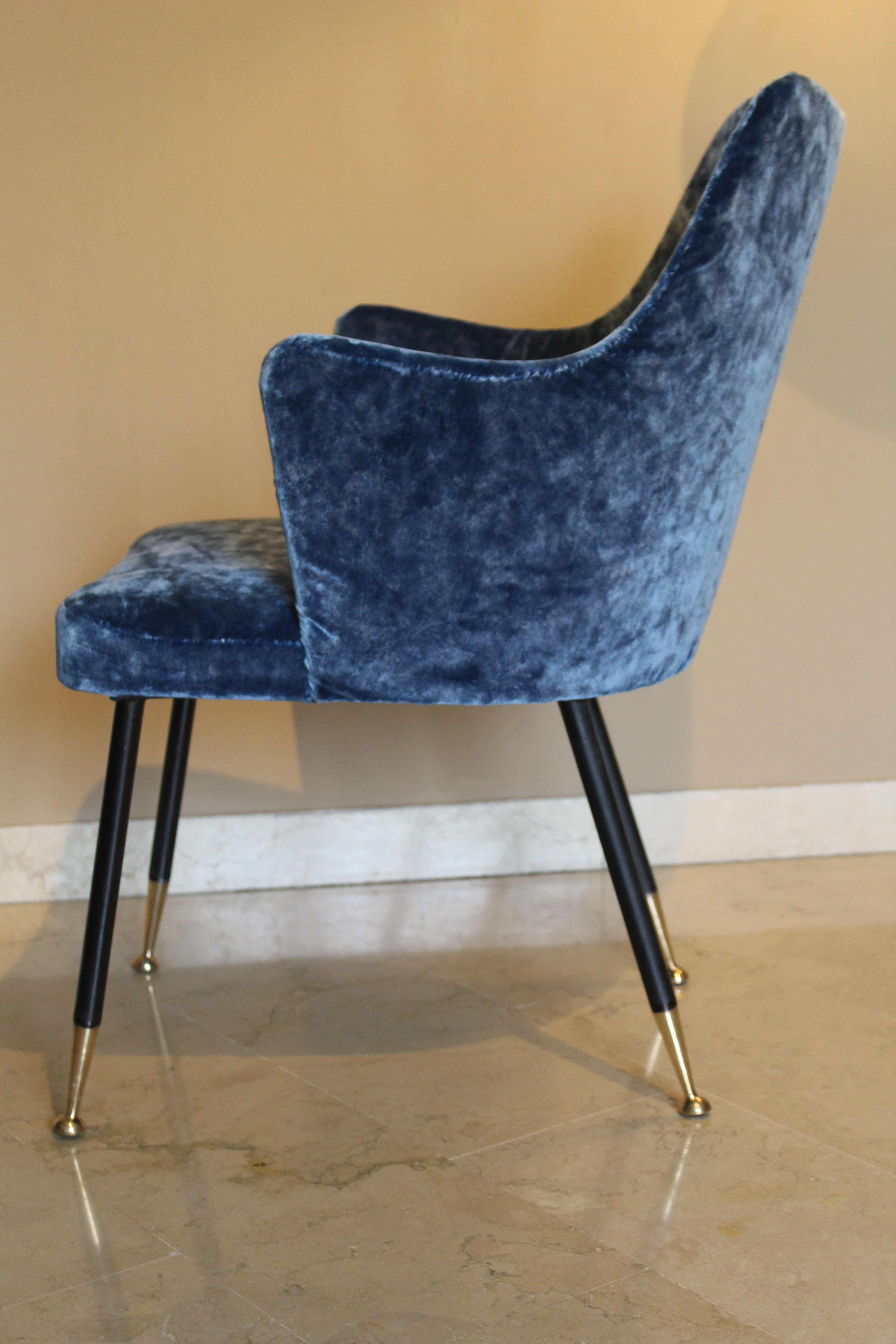 Armchair in blue velvet, Italy 1950s